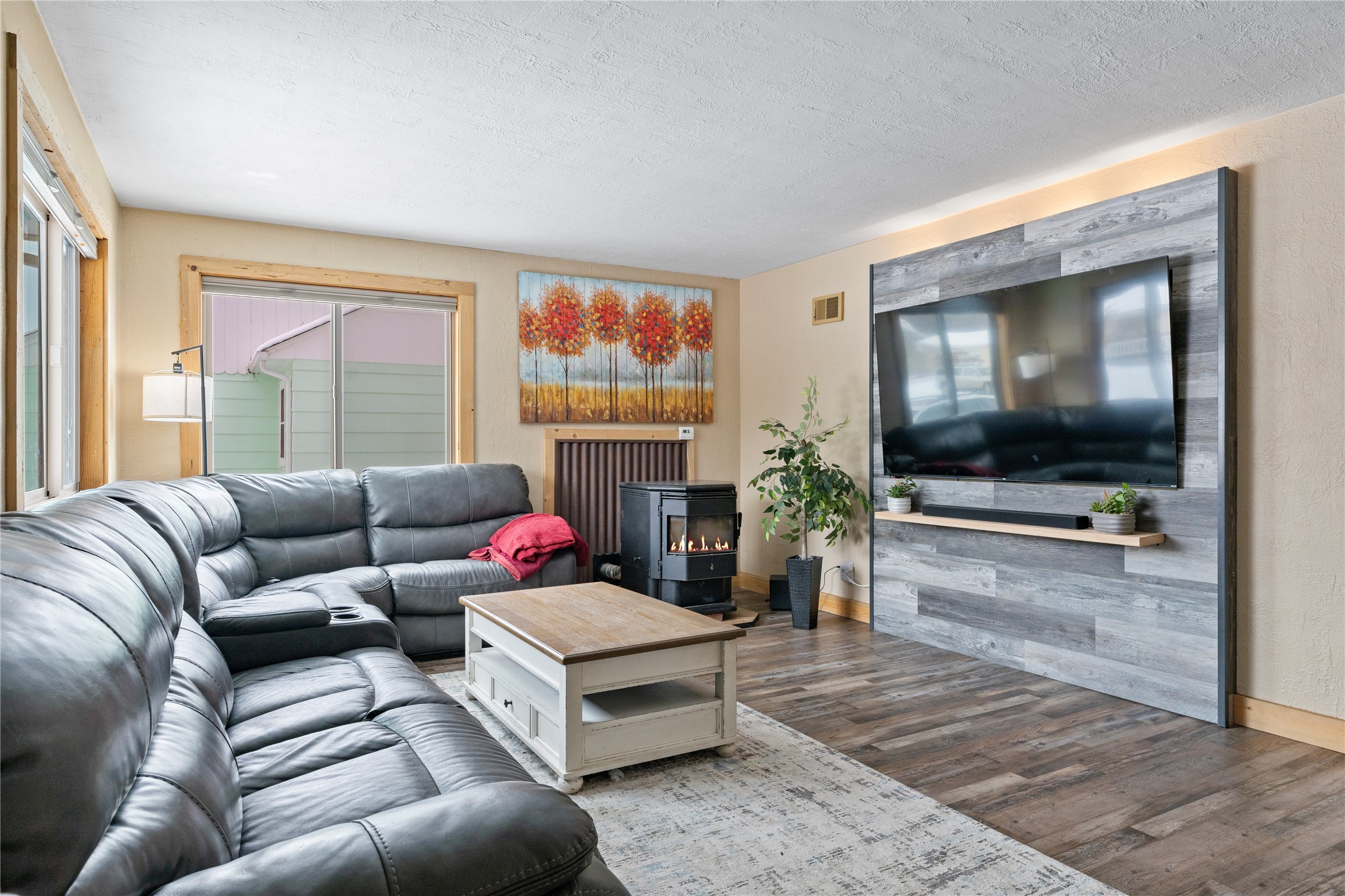 207 N Walnut Street Property Photo 8