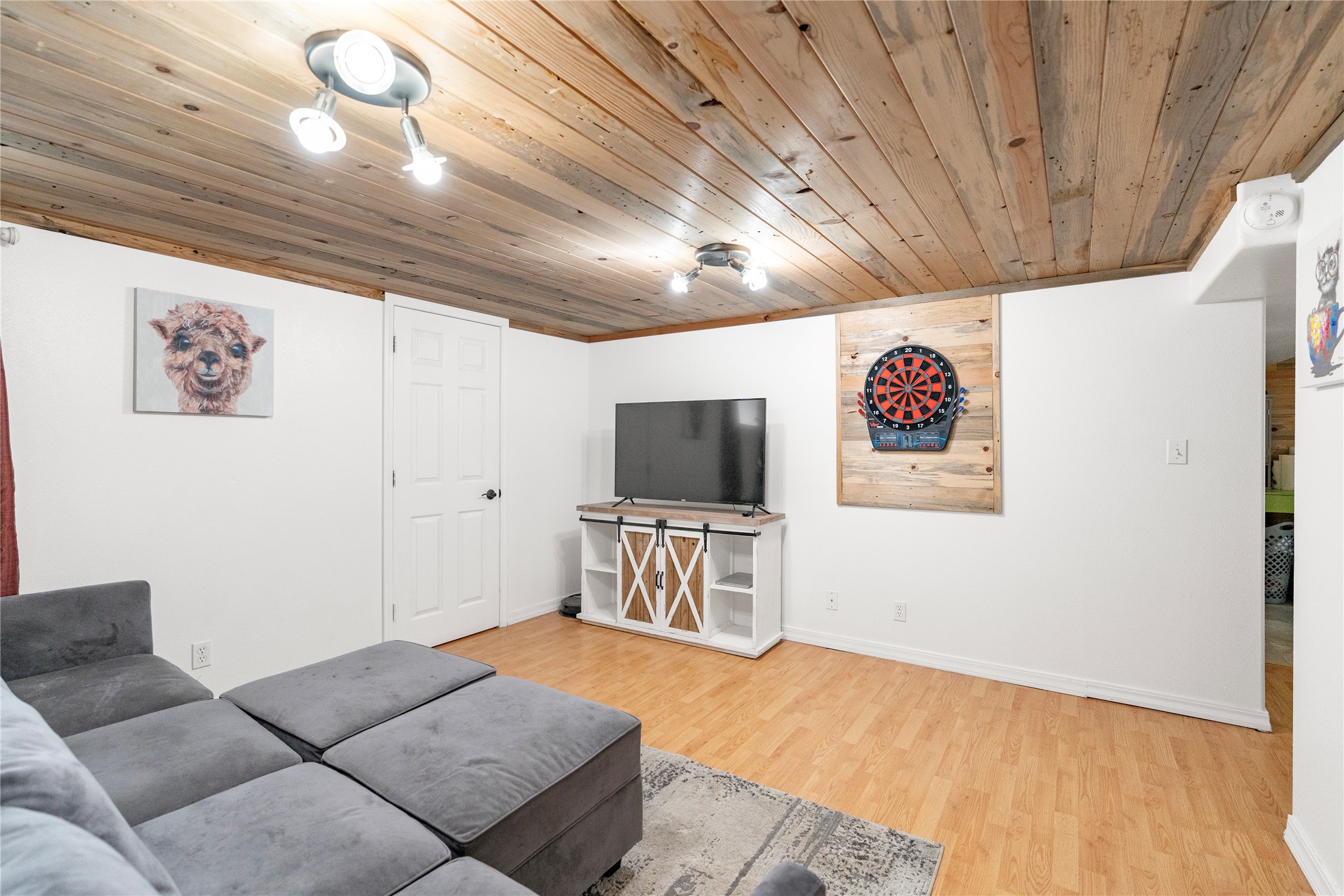 207 N Walnut Street Property Photo 23