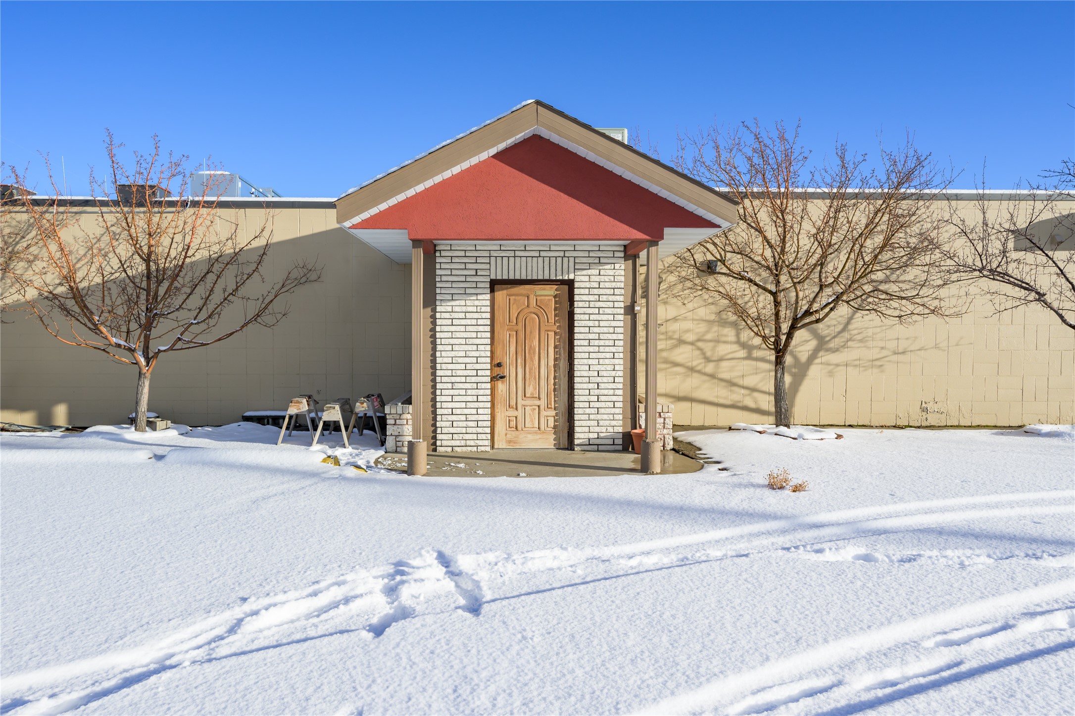1300 E Commercial Avenue Property Photo 3