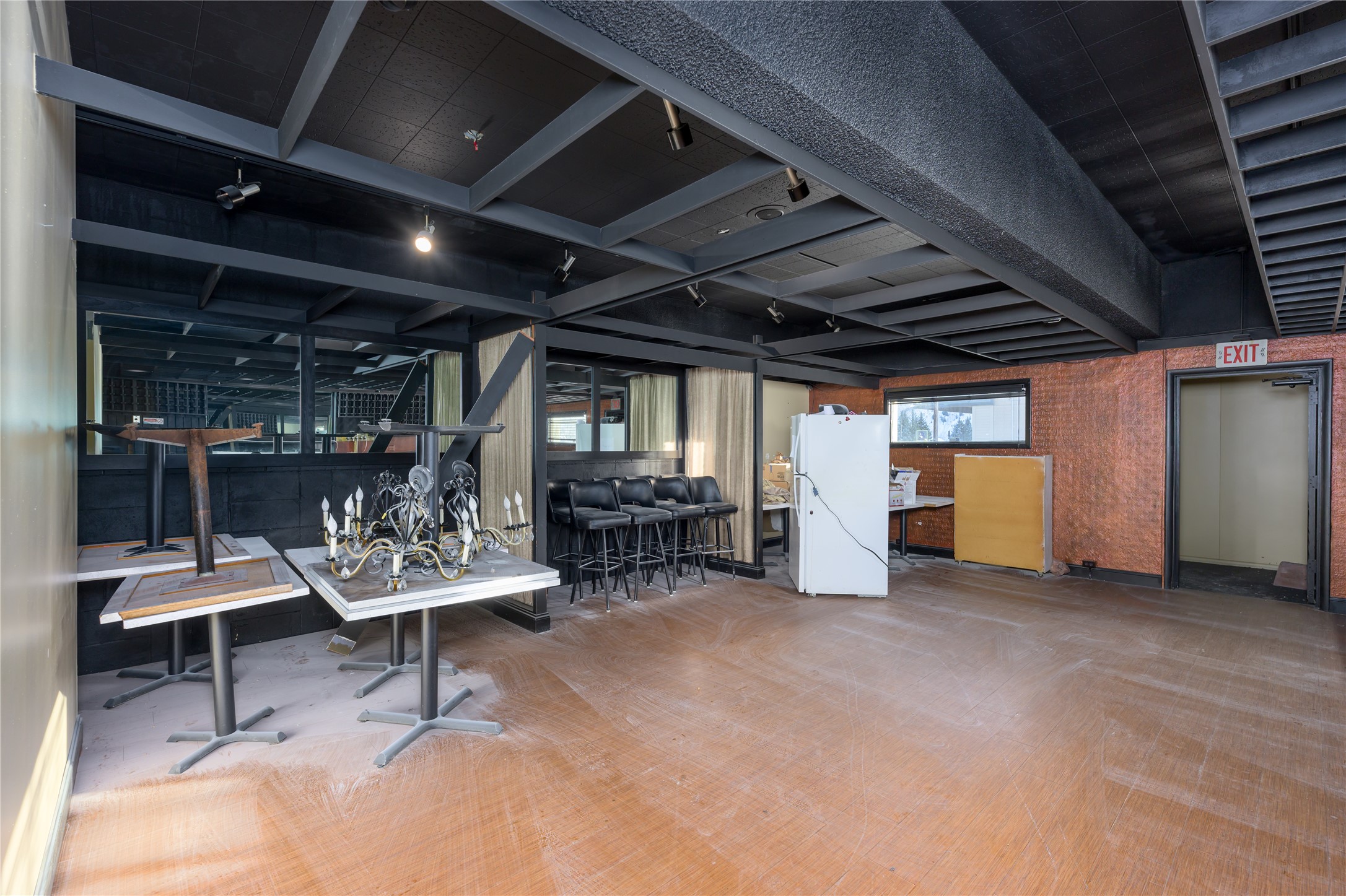 1300 E Commercial Avenue Property Photo 8