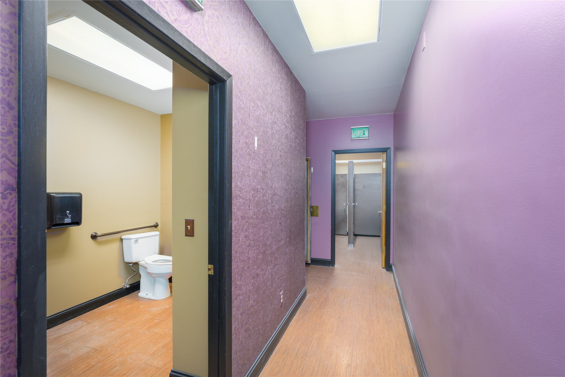 1300 E Commercial Avenue Property Photo 14