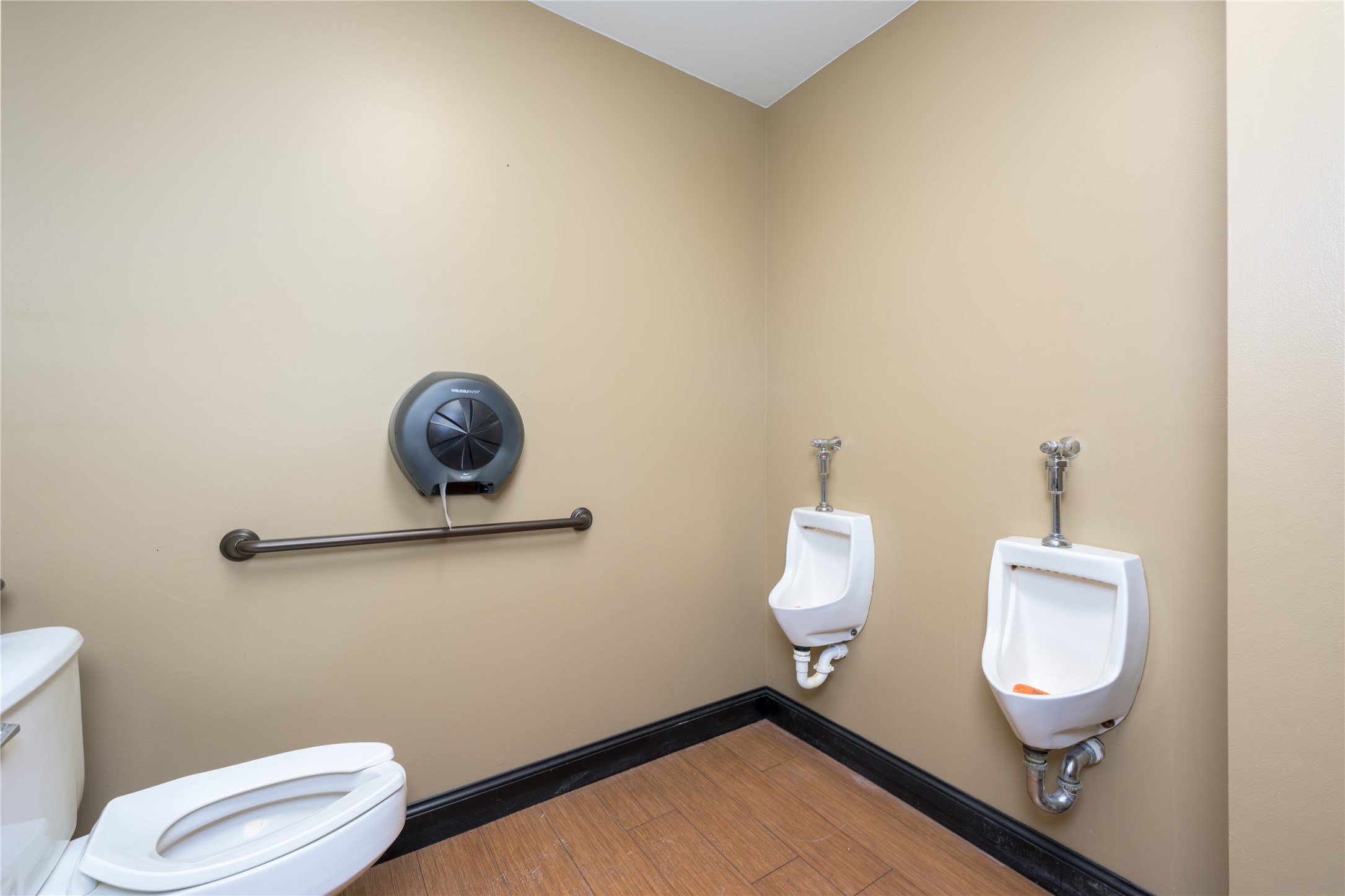 1300 E Commercial Avenue Property Photo 16