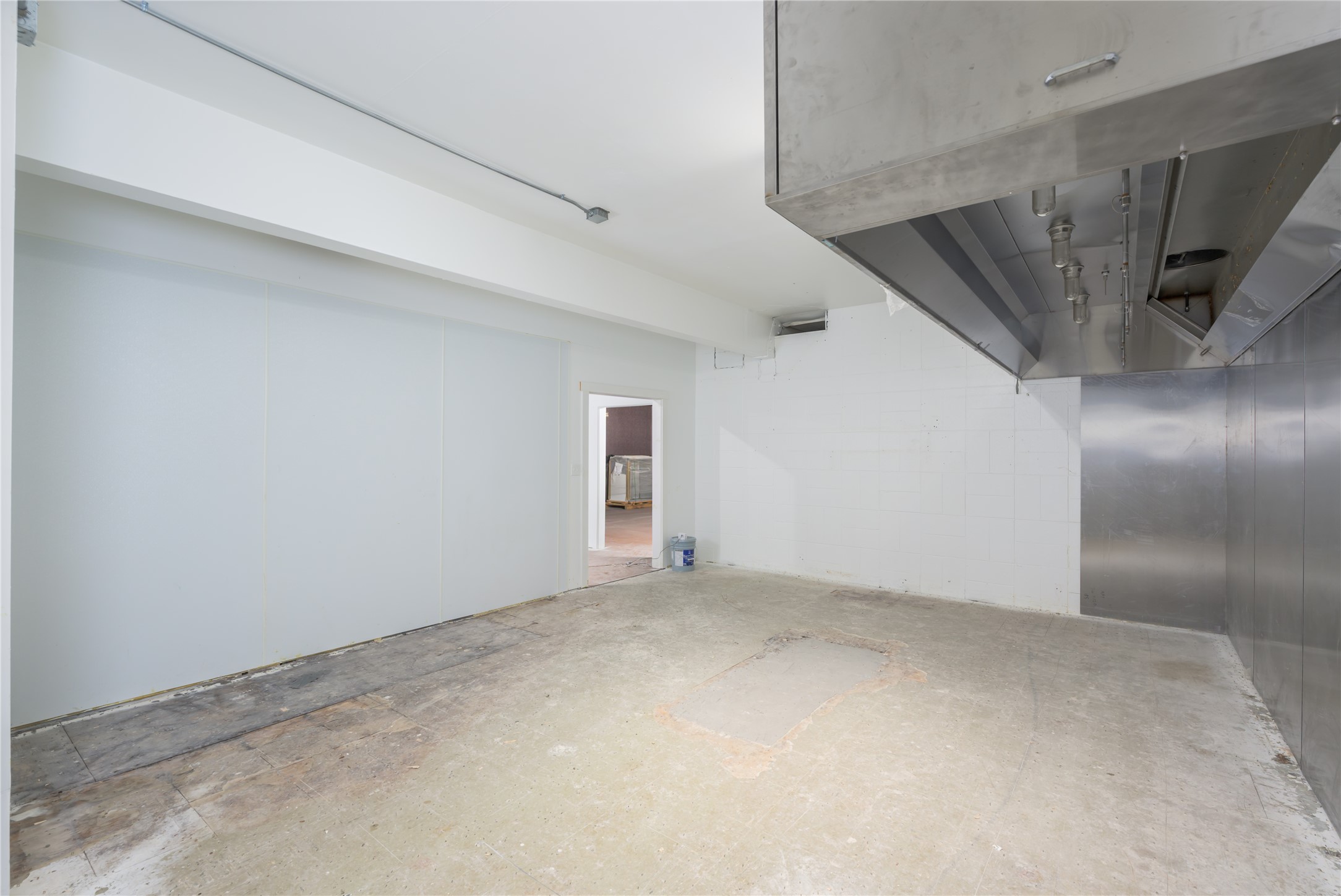1300 E Commercial Avenue Property Photo 20