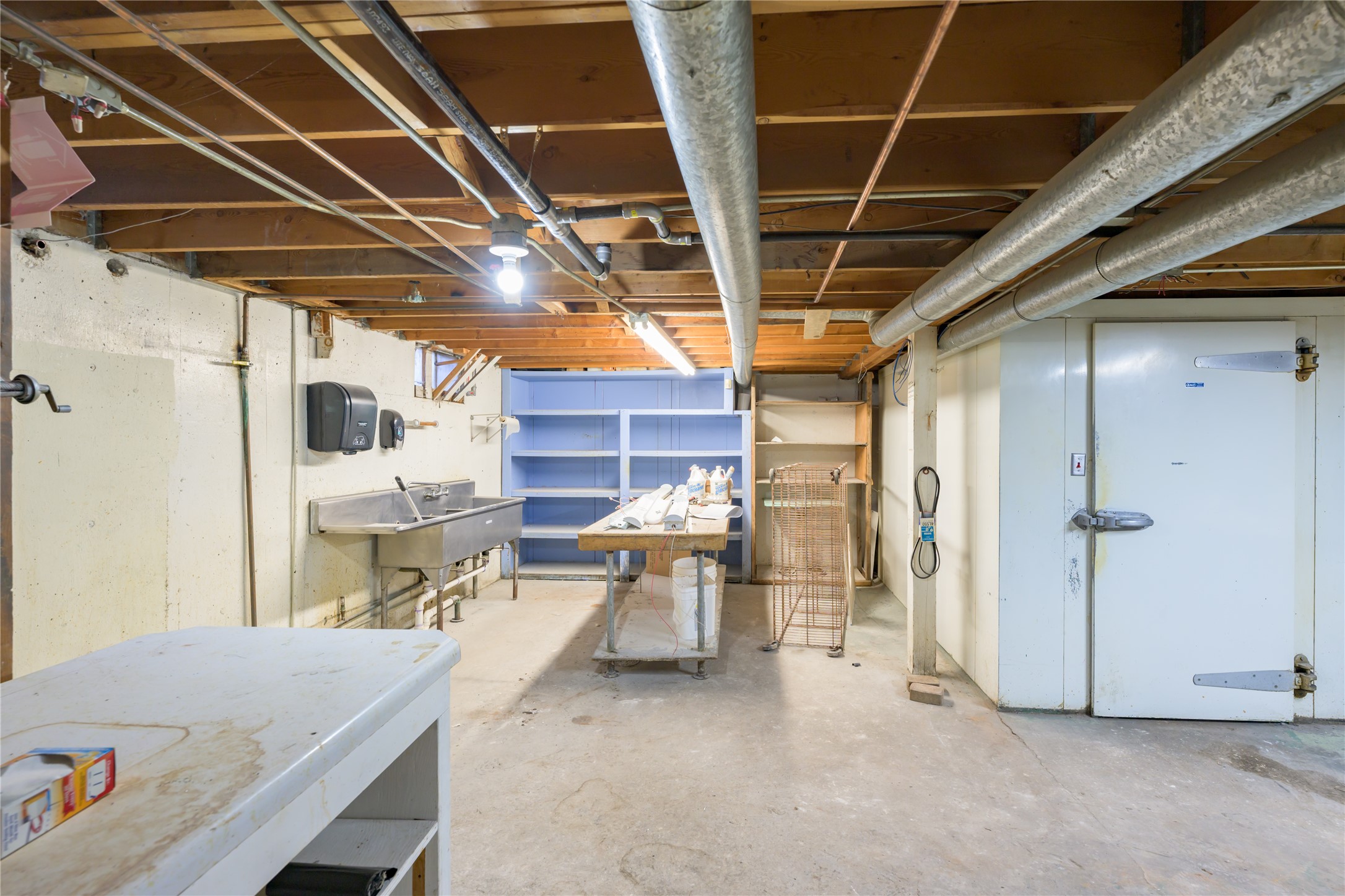 1300 E Commercial Avenue Property Photo 23