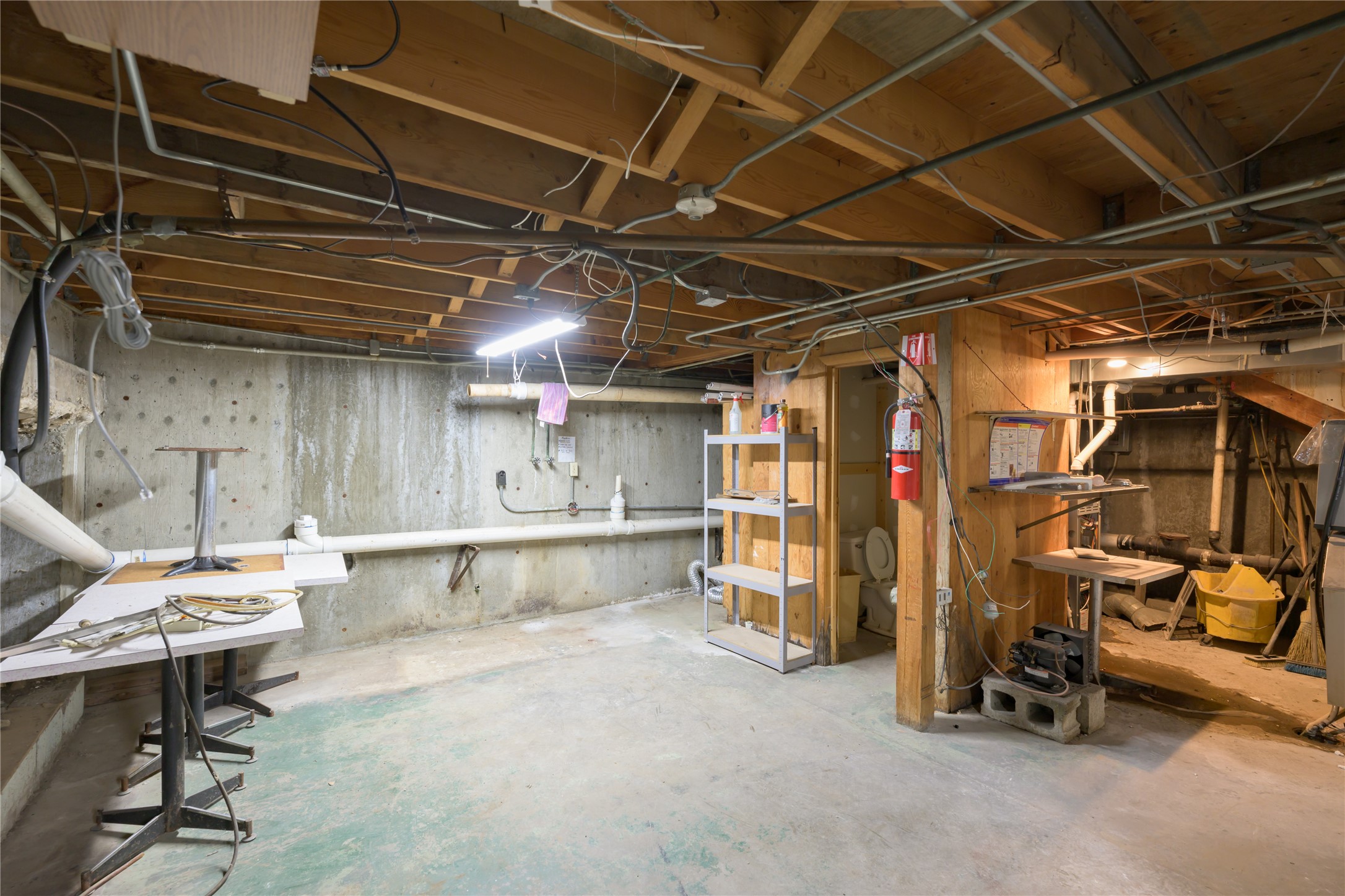 1300 E Commercial Avenue Property Photo 25