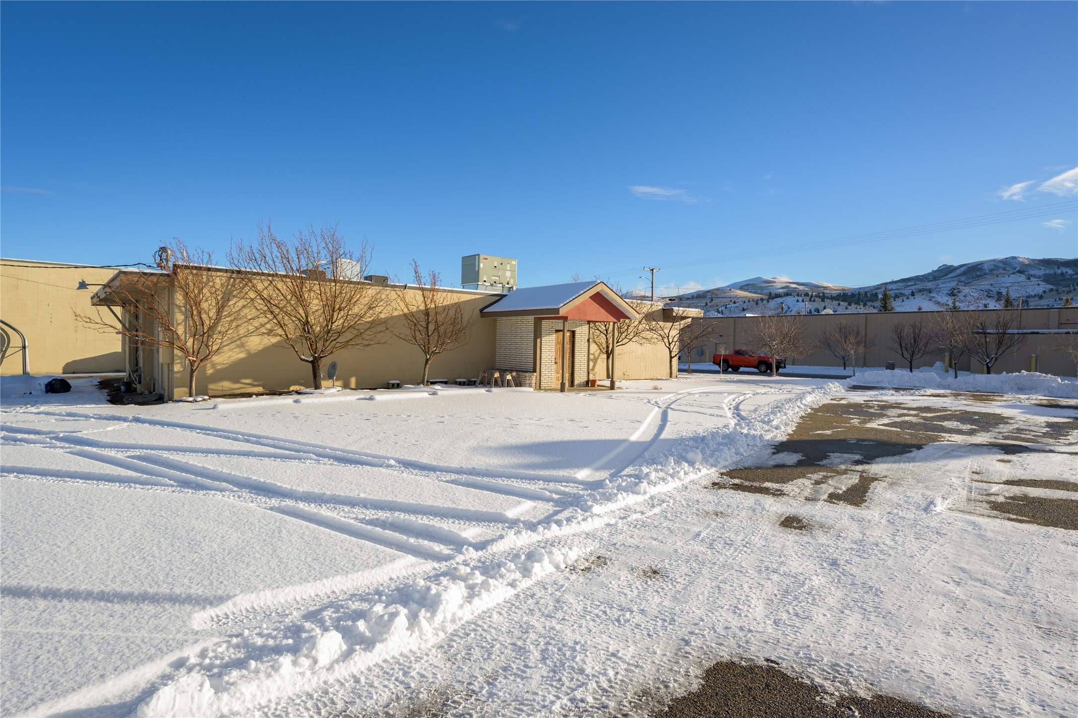 1300 E Commercial Avenue Property Photo 28