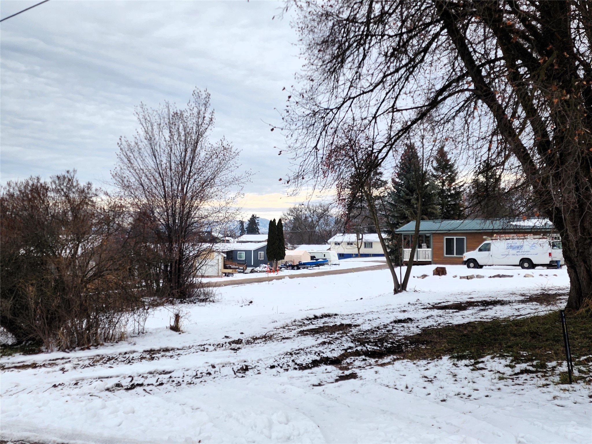 602 13th Avenue E Property Photo 4