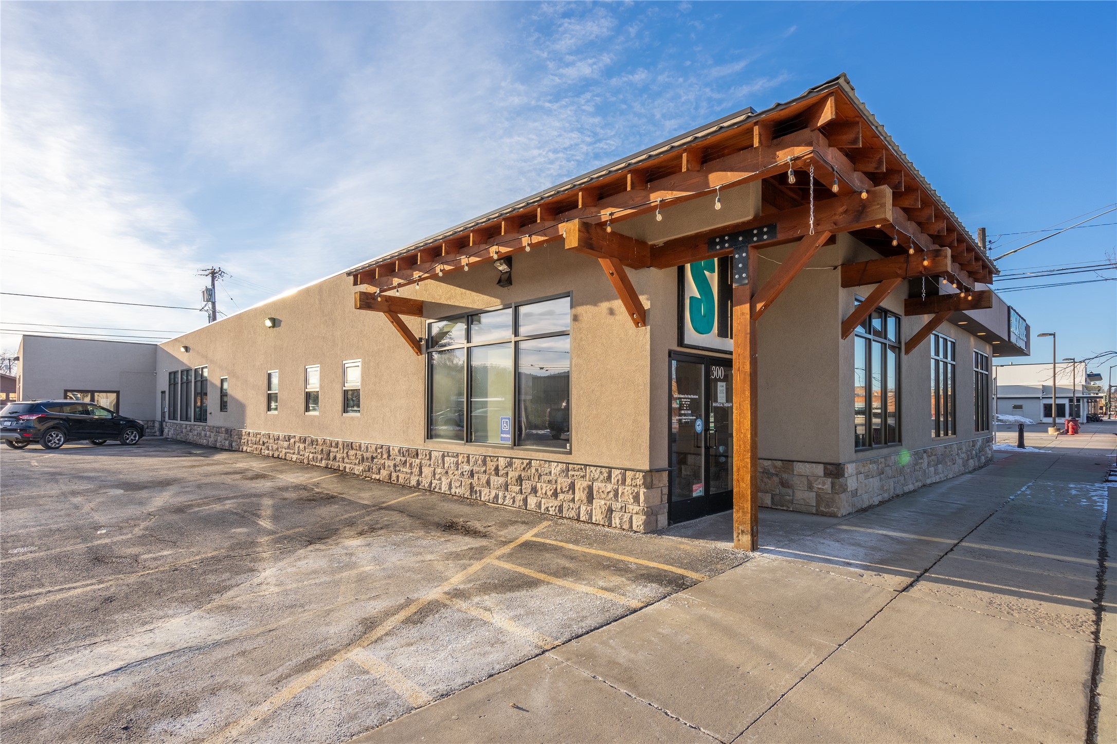 300 1st Avenue W Property Photo