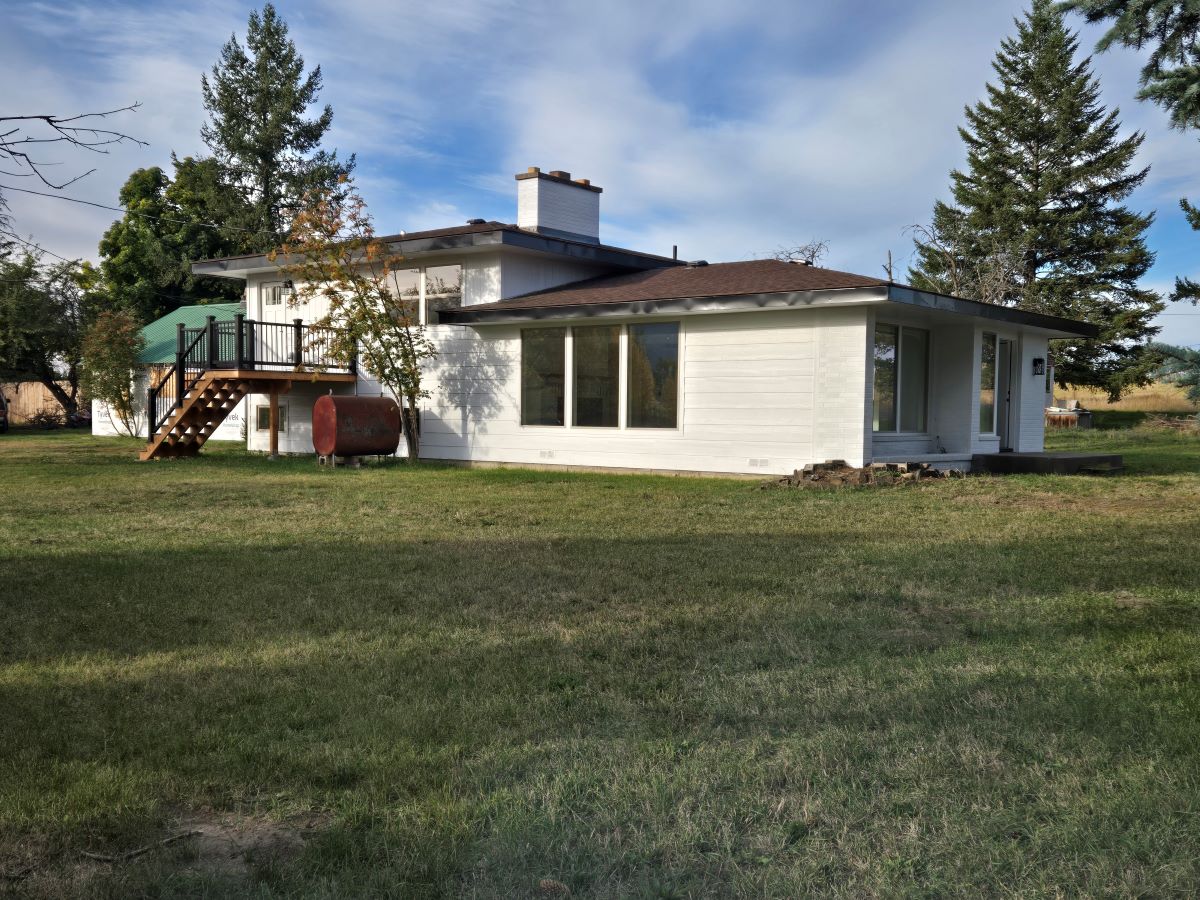 42079 1st Avenue E Property Photo