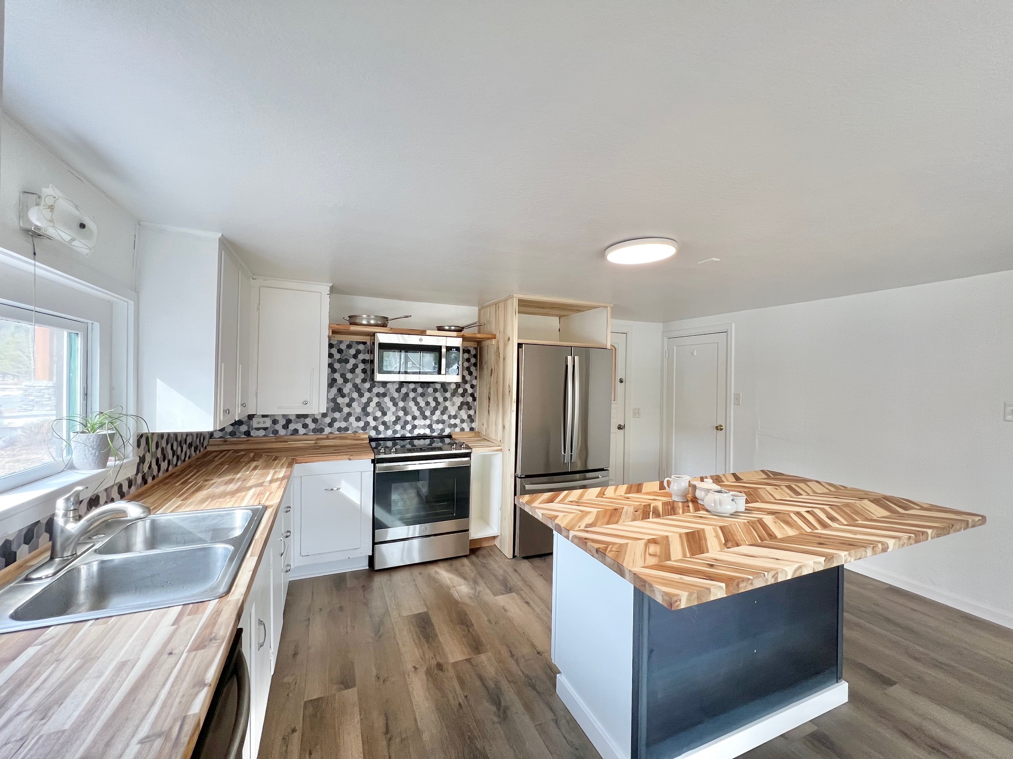 755 Salmon Run Property Photo 5