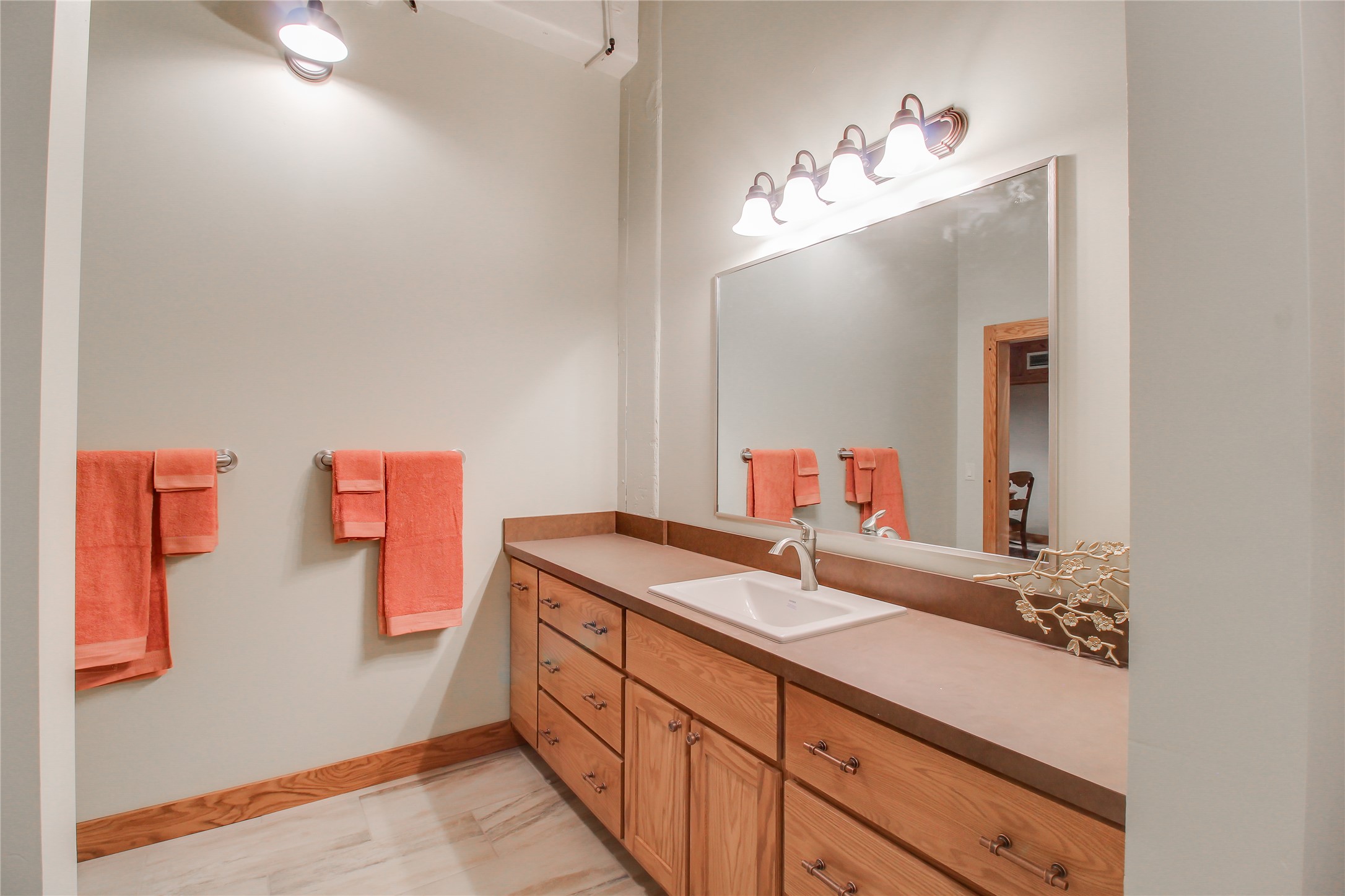1363 Montana Avenue 303 Property Photo 6