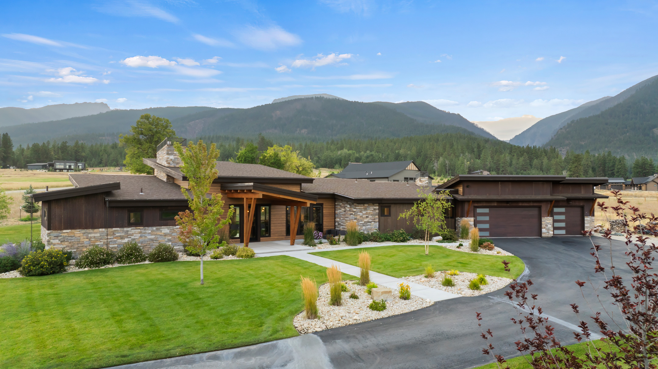 5064 Foothills Drive Property Photo