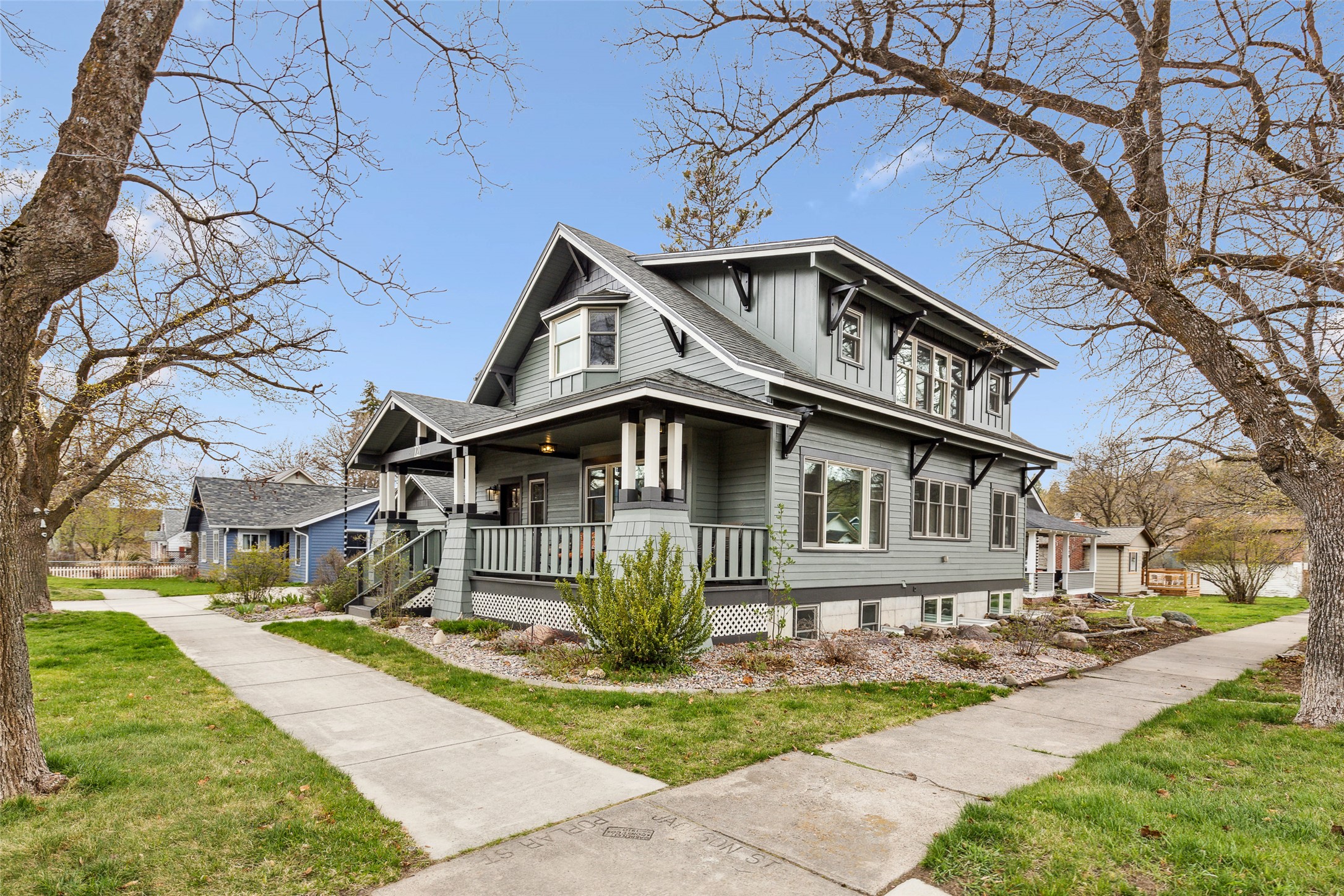 727 Jackson Street Property Photo 2
