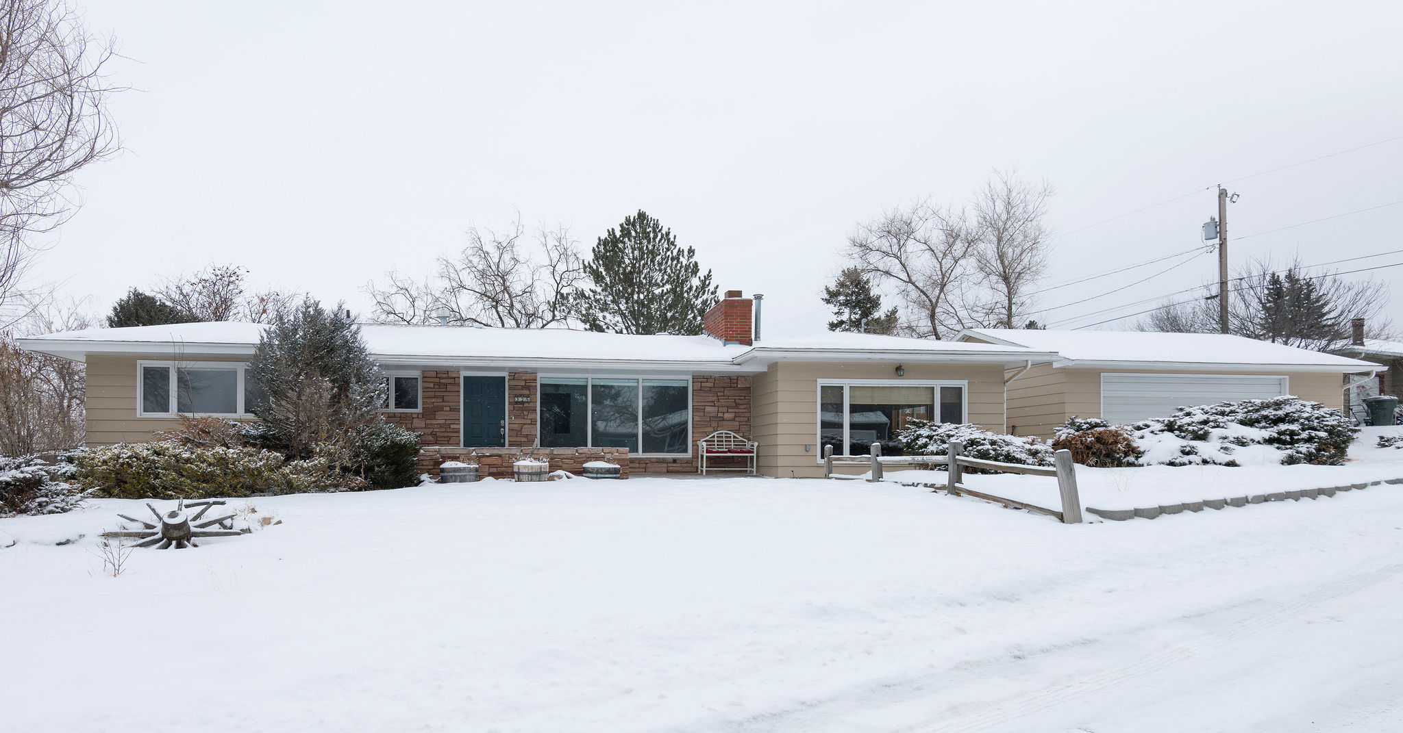 325 N Oregon Street Property Photo