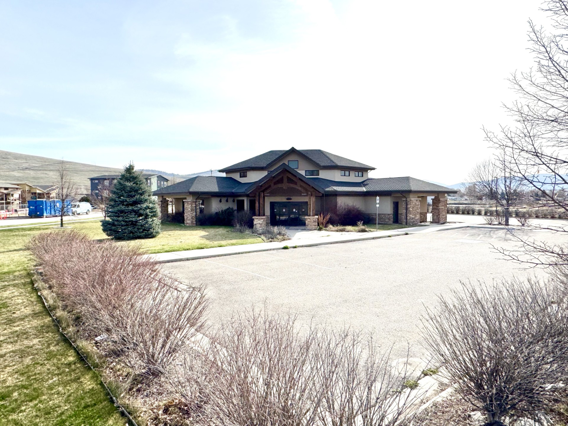 4500 Expressway Property Photo