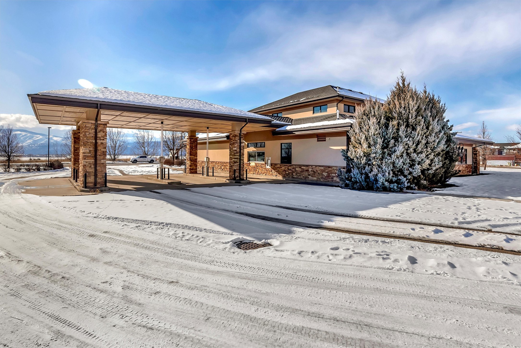 4500 Expressway Property Photo 4
