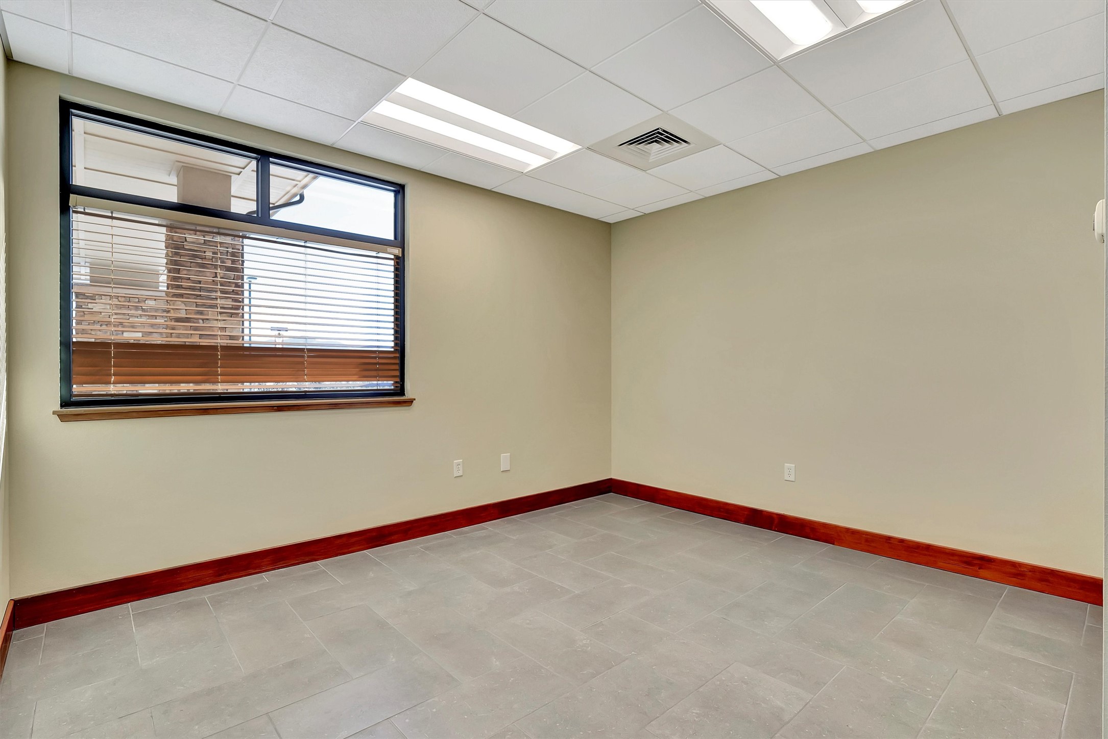 4500 Expressway Property Photo 11