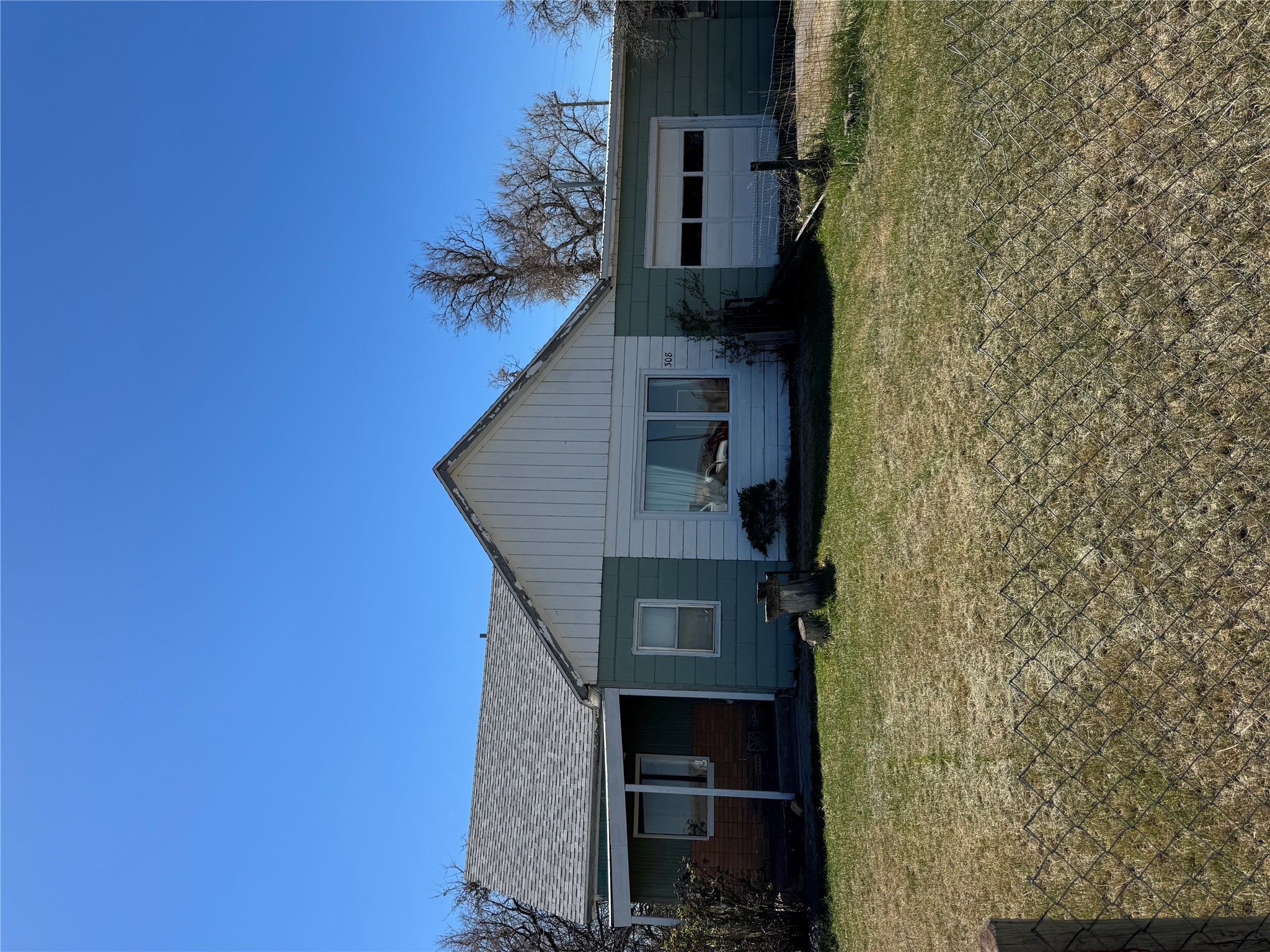 308 N 2nd Street Property Photo 2