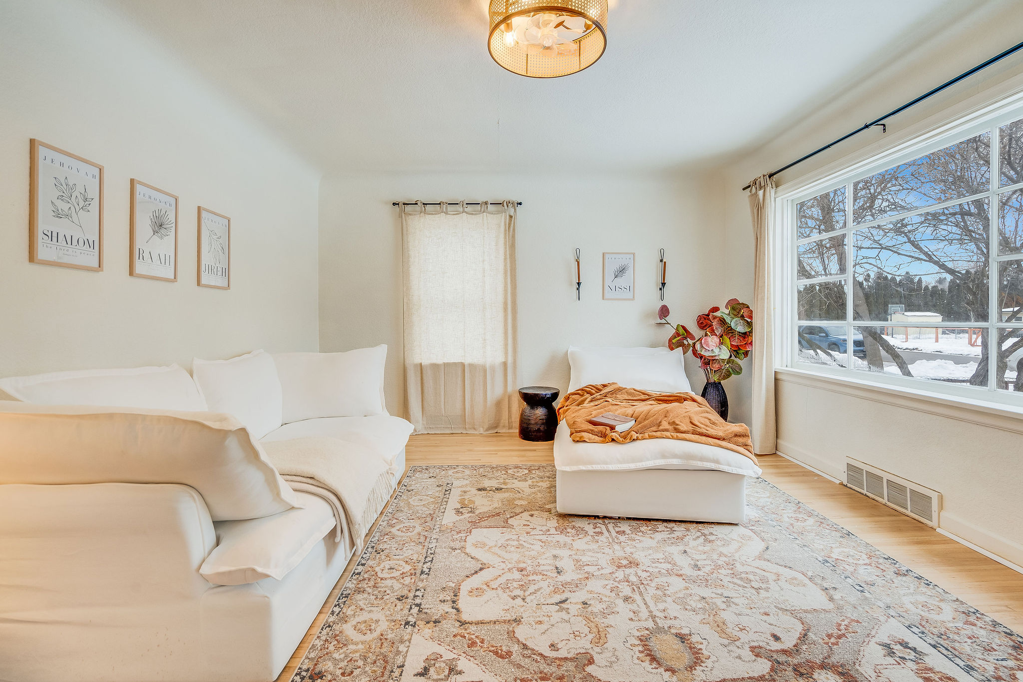 946 6th Avenue E Property Photo 1