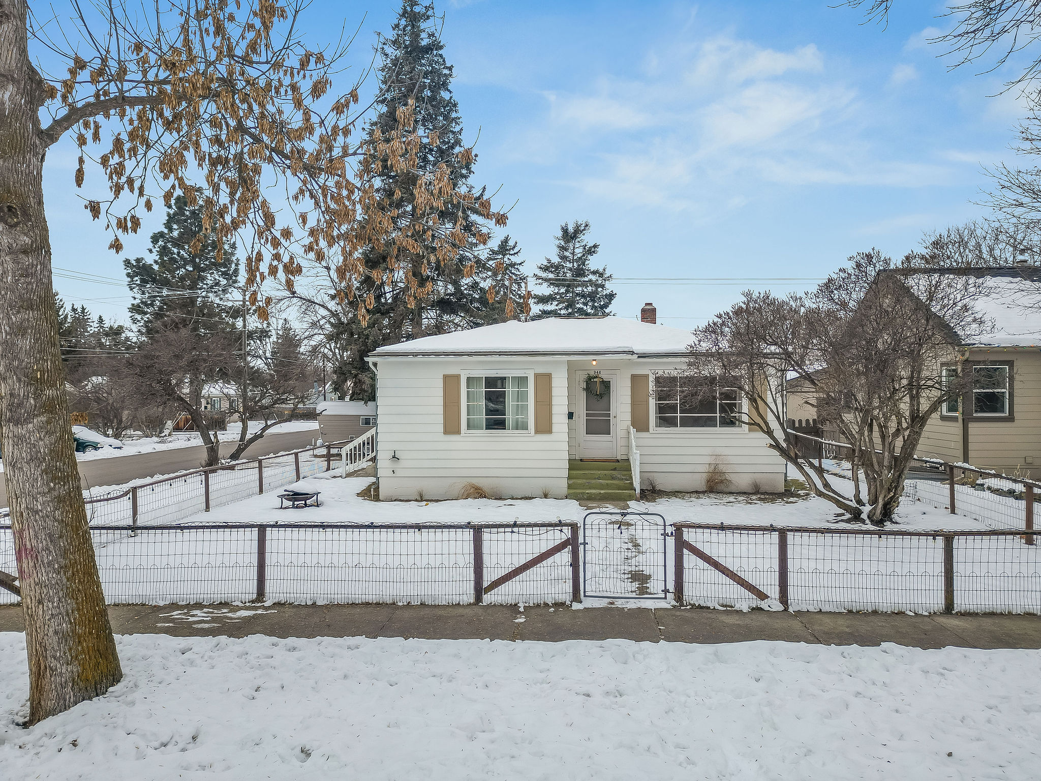 946 6th Avenue E Property Photo 2