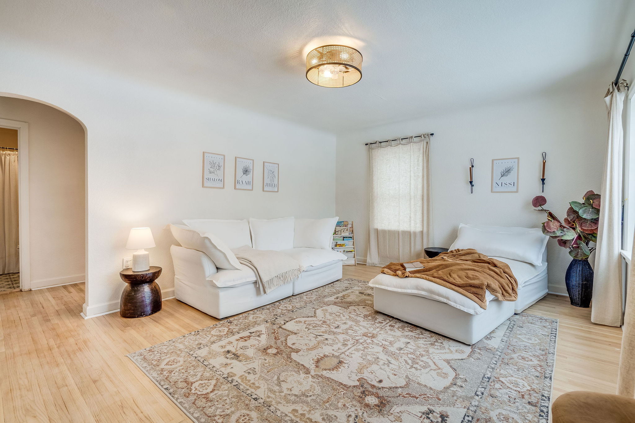 946 6th Avenue E Property Photo 3