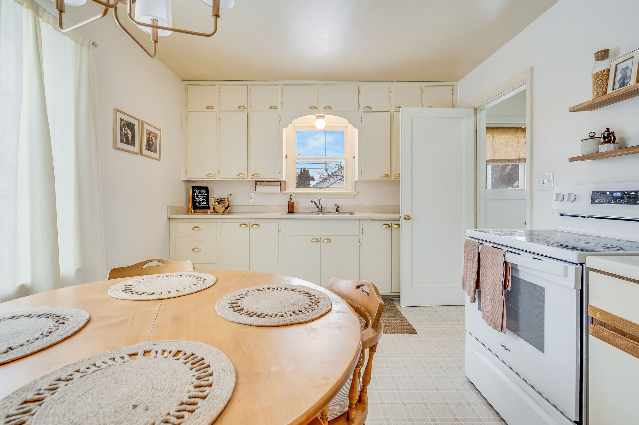 946 6th Avenue E Property Photo 16