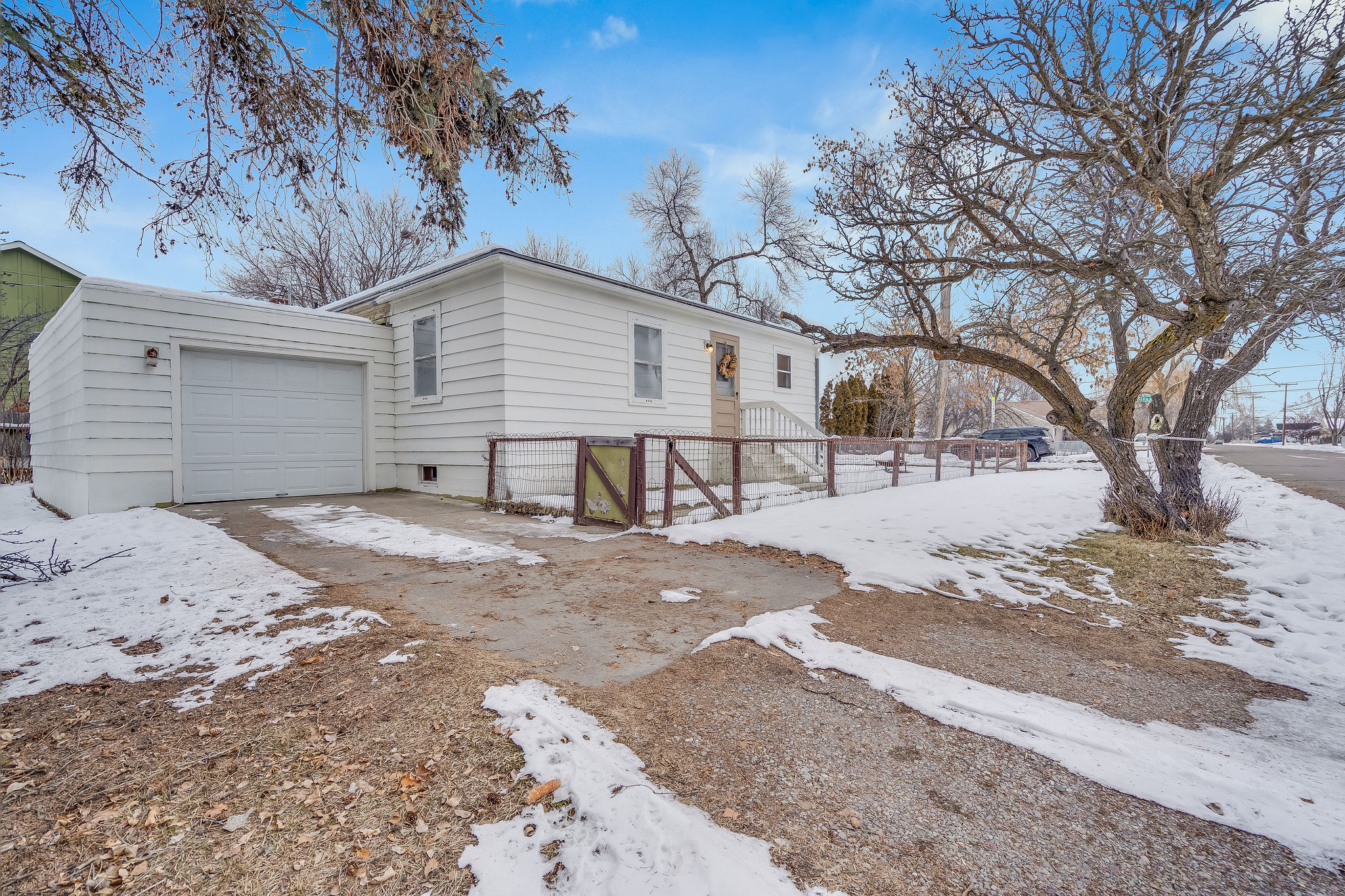 946 6th Avenue E Property Photo 28