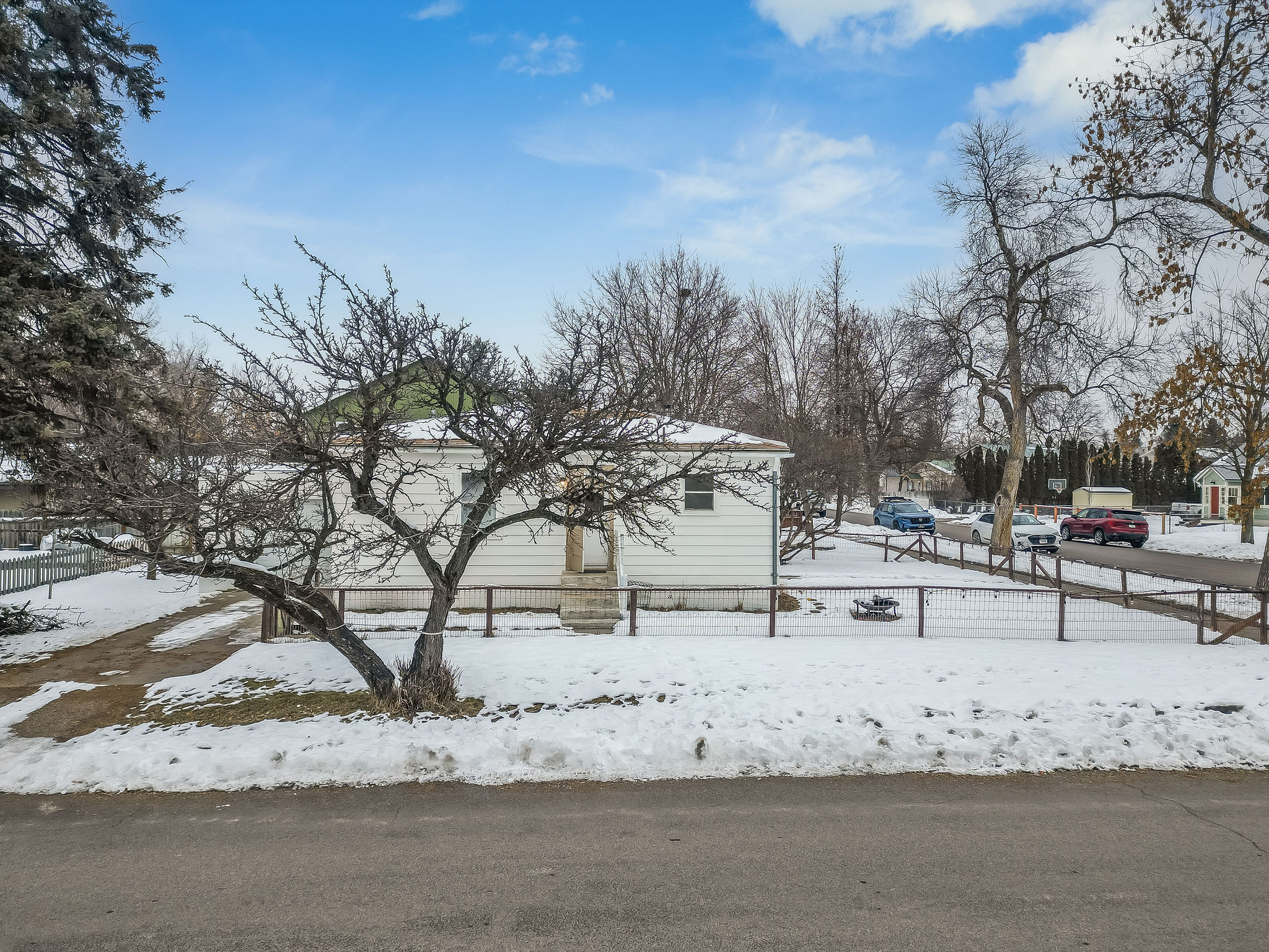 946 6th Avenue E Property Photo 31
