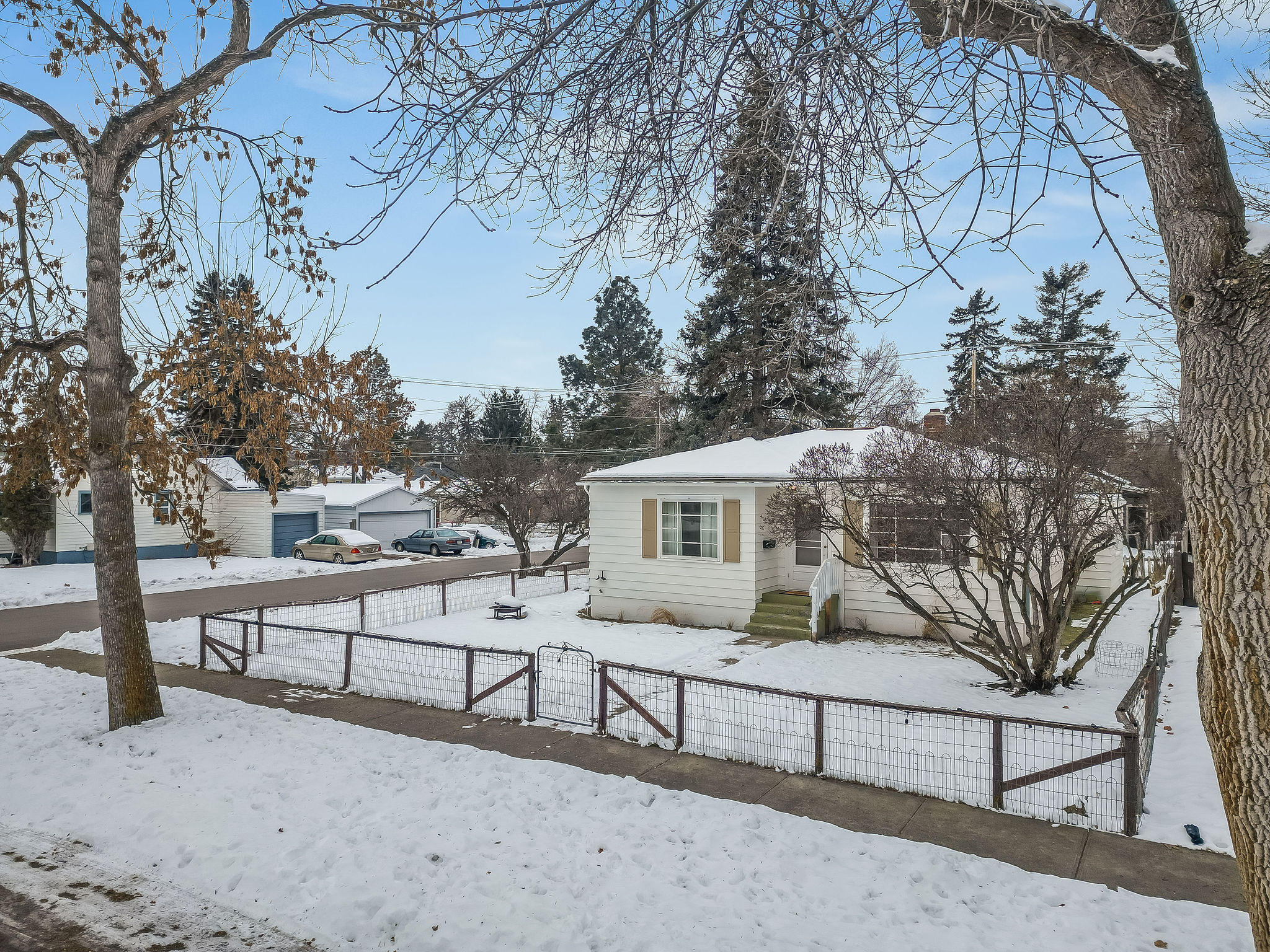 946 6th Avenue E Property Photo 32