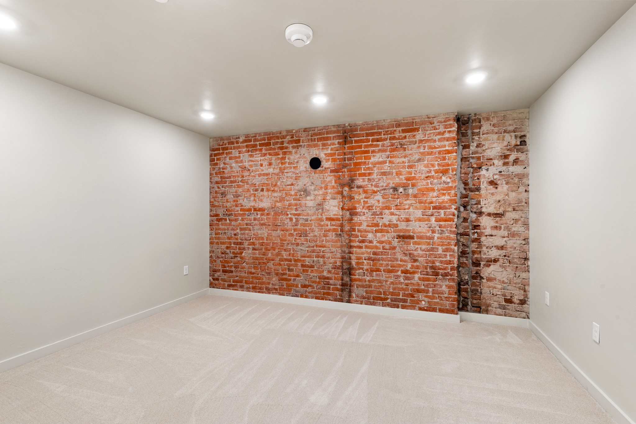 59 E Park Street 203 Property Photo 9