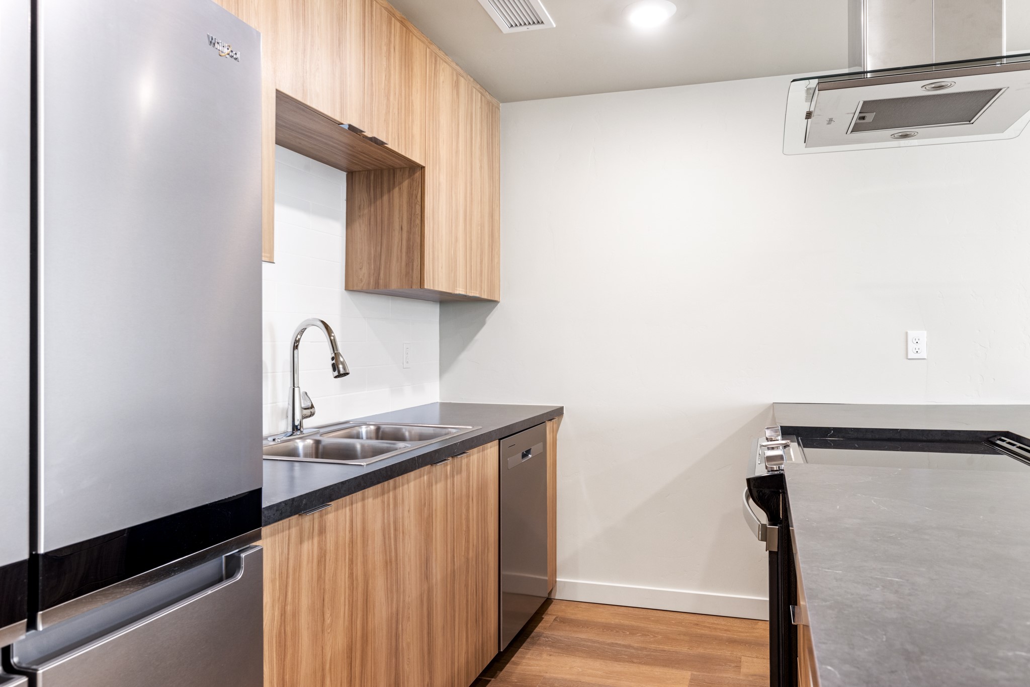 59 E Park Street 202 Property Photo 3