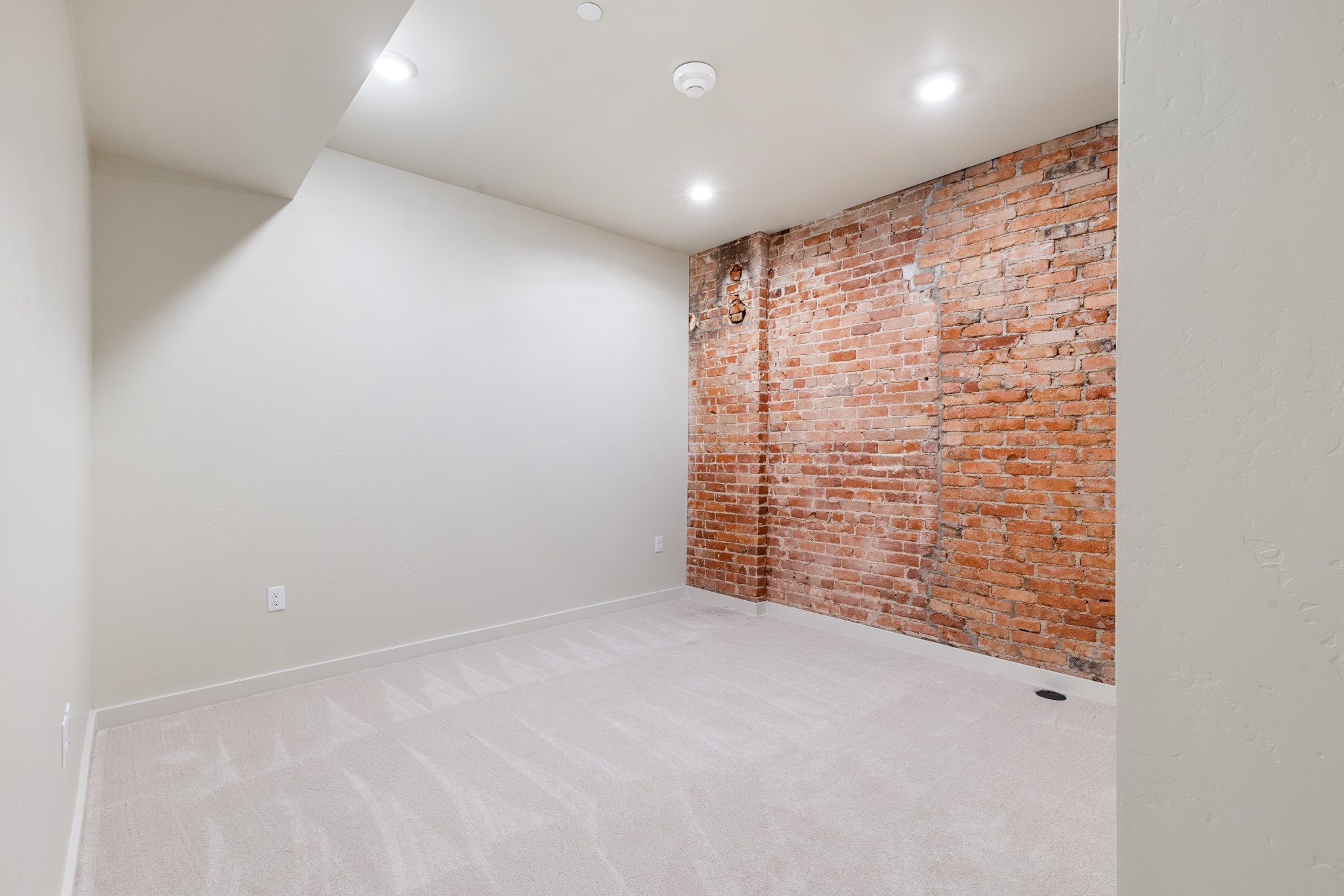 59 E Park Street 205 Property Photo 11