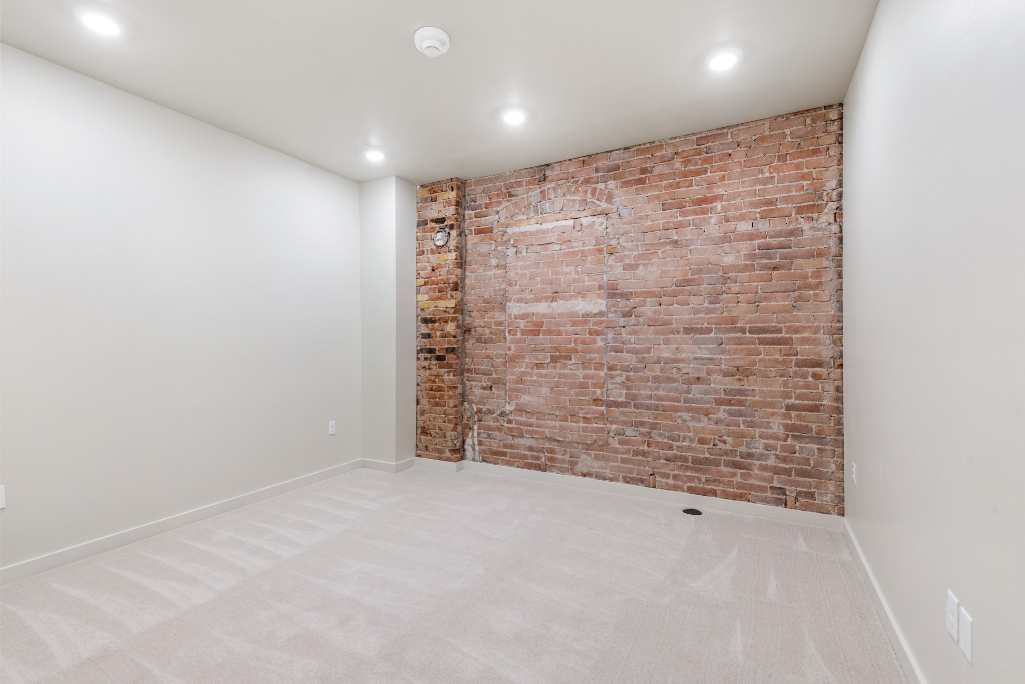 59 E Park Street 207 Property Photo 10