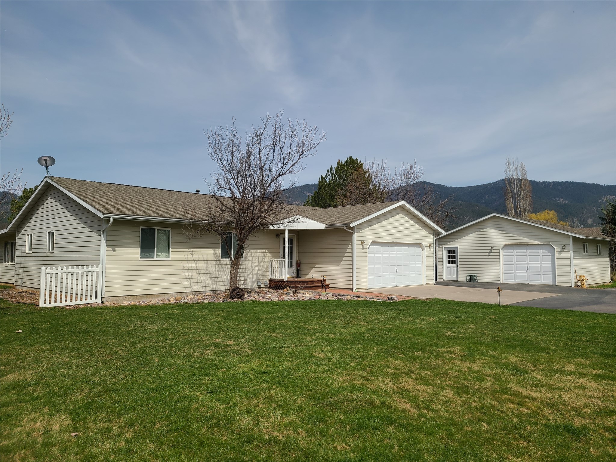16025 Broken Arrow Lane Property Photo