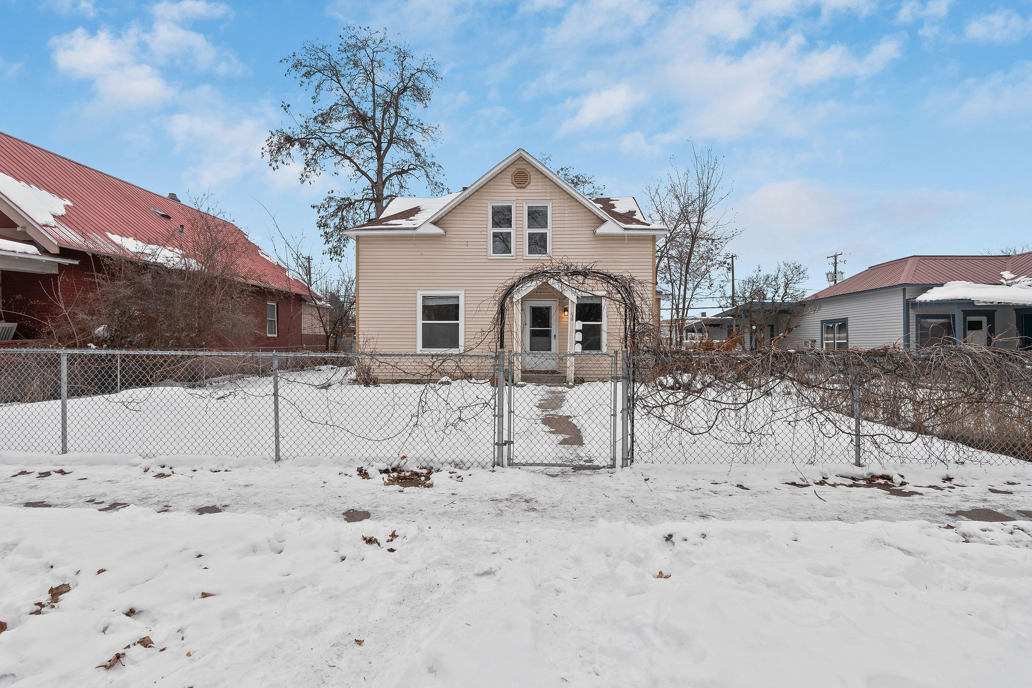 426 2nd Avenue E Property Photo