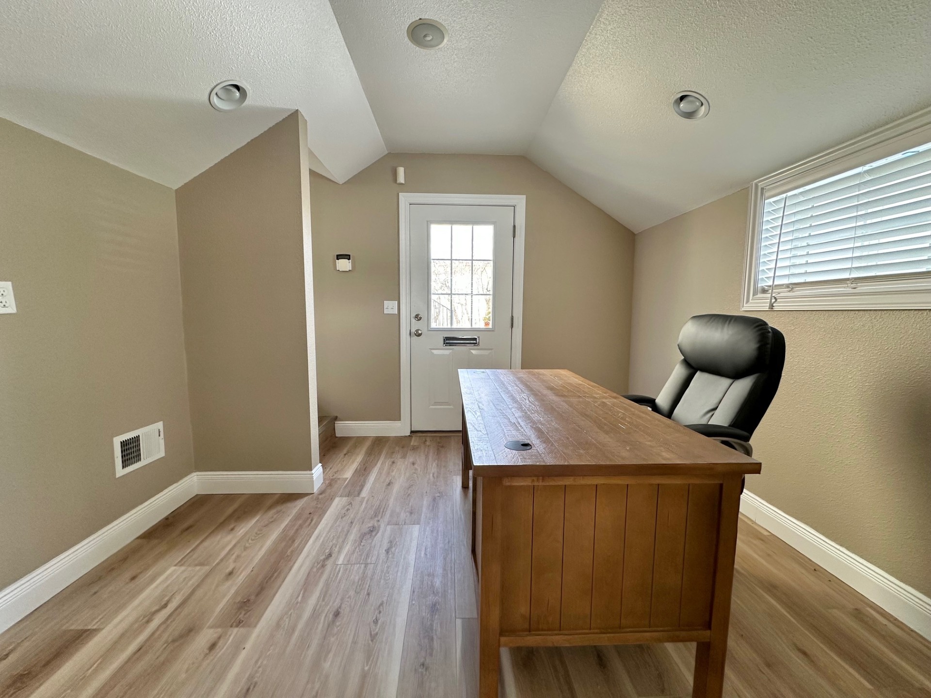 601 1st Street E Property Photo 18