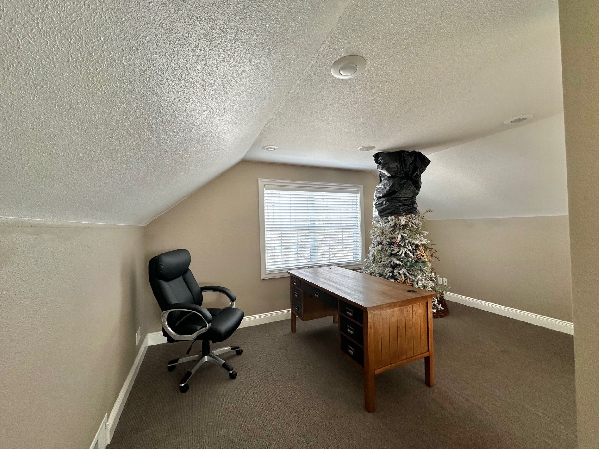 601 1st Street E Property Photo 23
