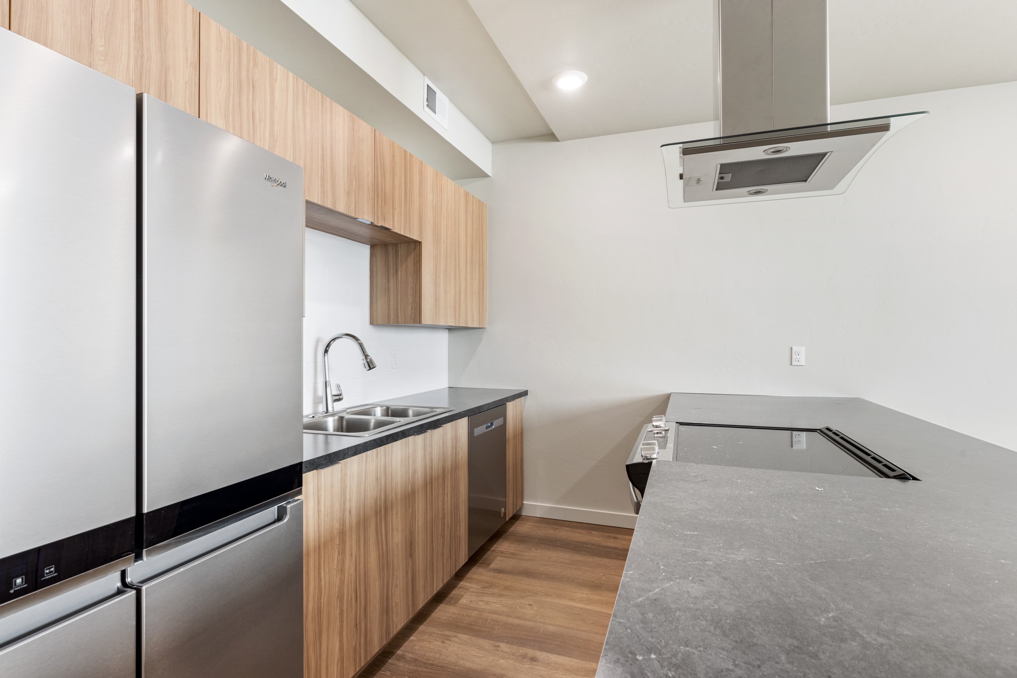 59 E Park Street 204 Property Photo 3