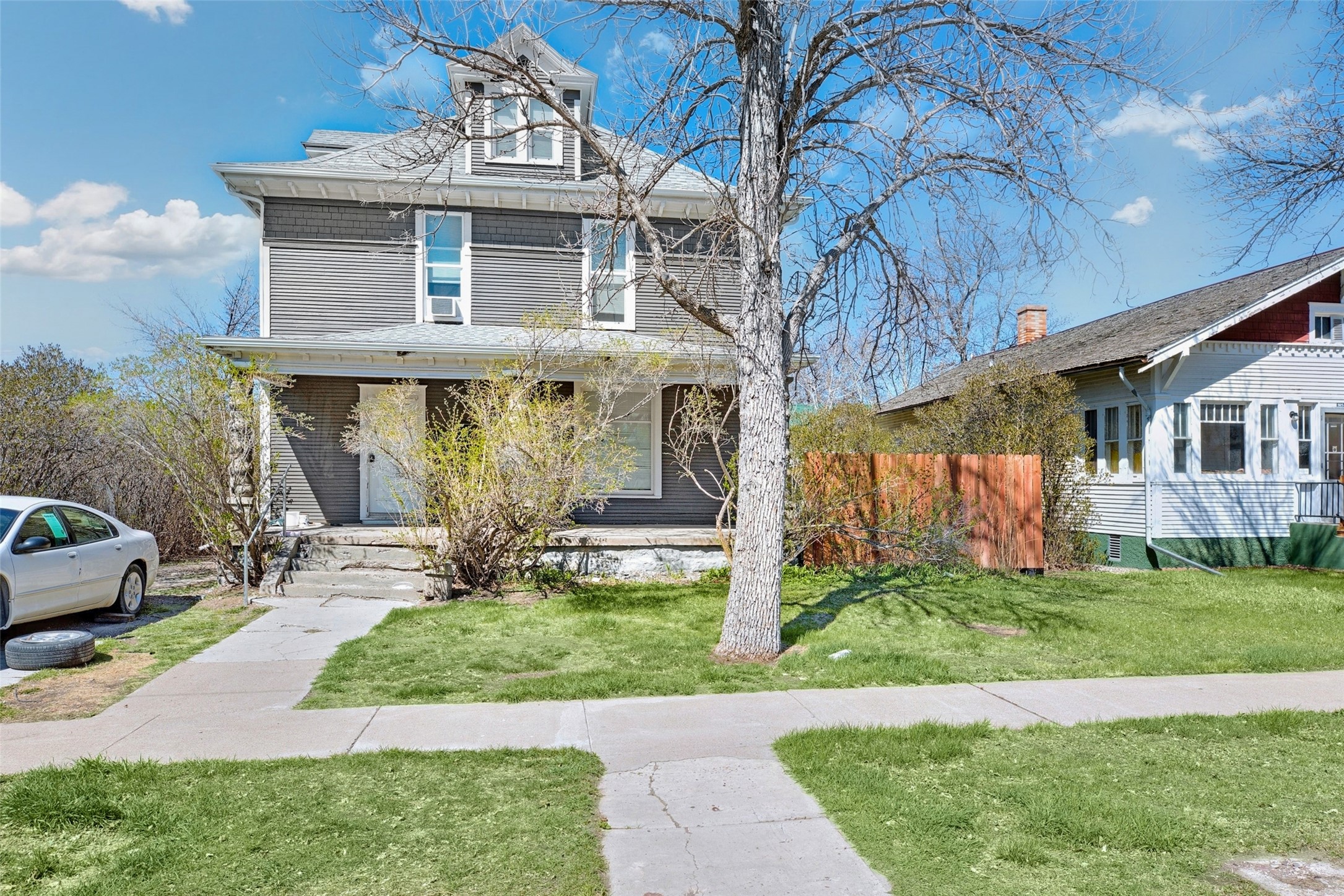 921 6th Avenue N Property Photo