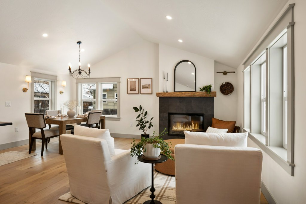 2115 Park Street Property Photo 8