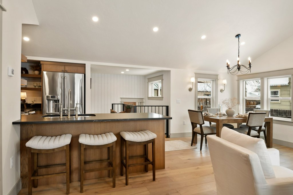 2115 Park Street Property Photo 9