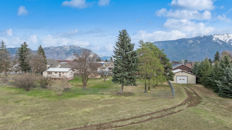 185 Veteran Drive Property Photo 2