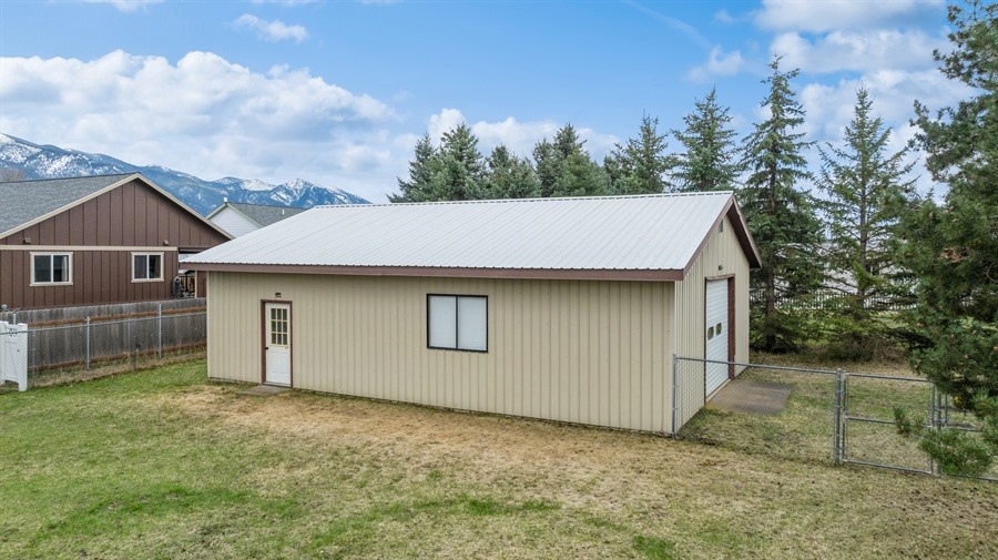 185 Veteran Drive Property Photo 6