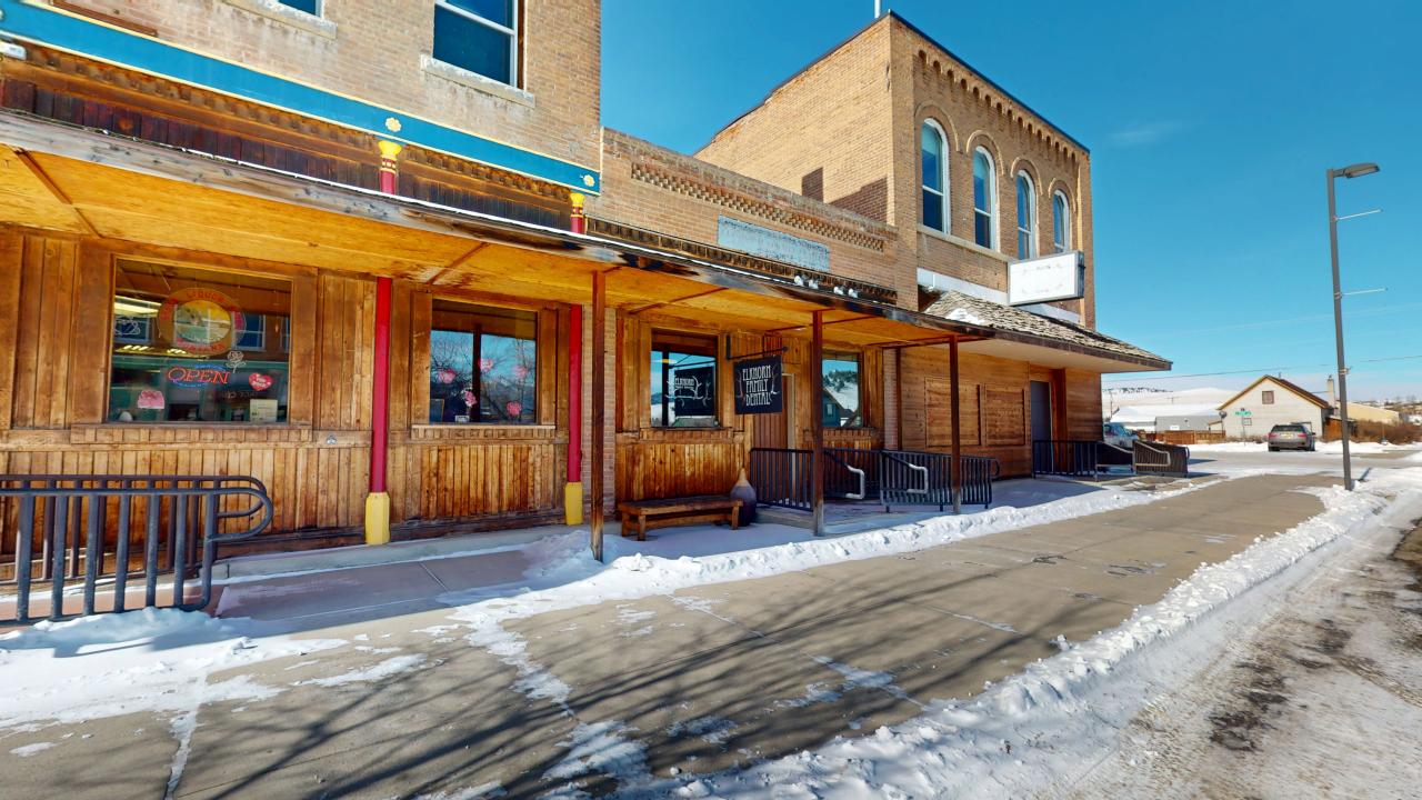 211 N Main Street Property Photo