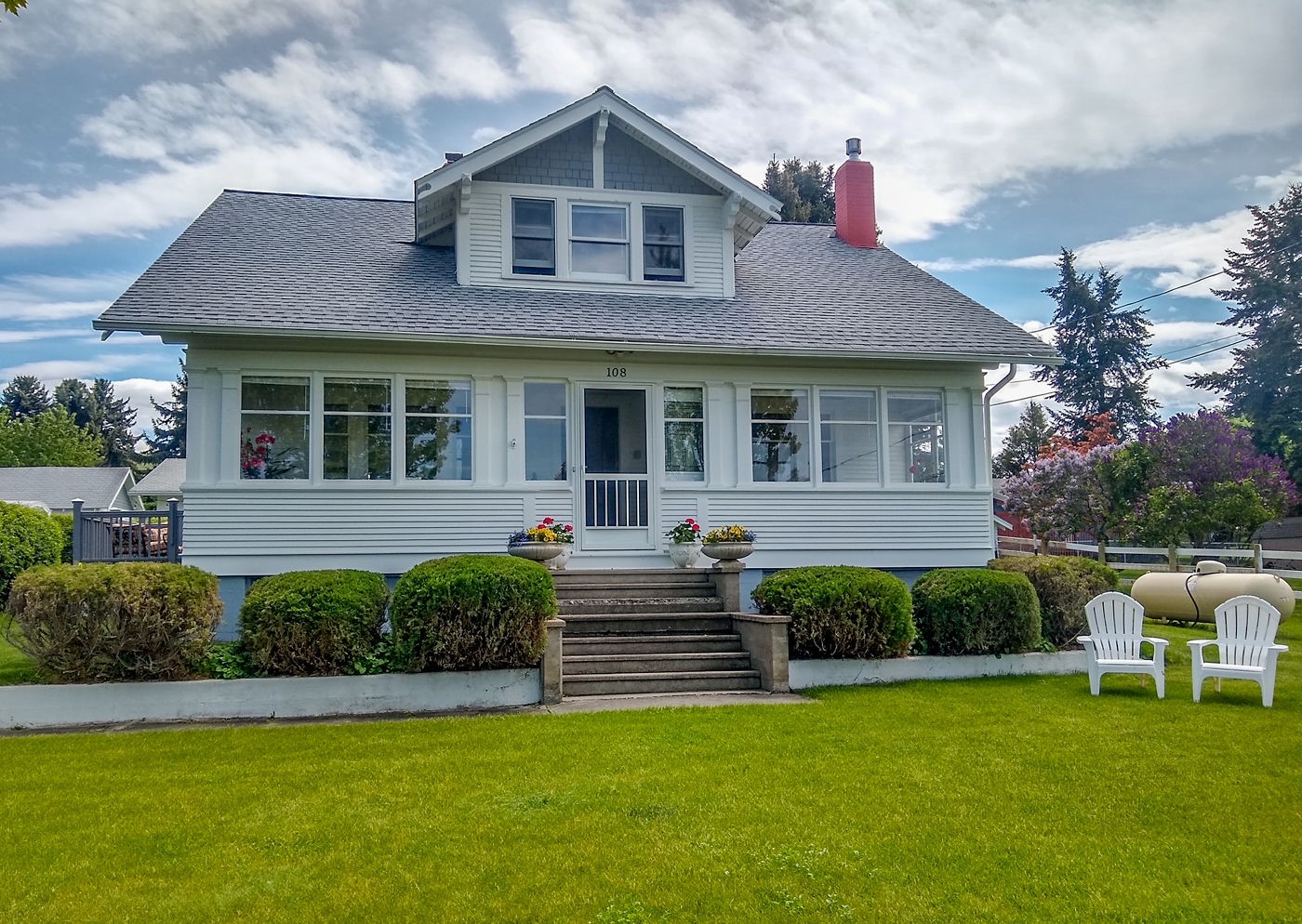 108 16th Avenue E Property Photo 3