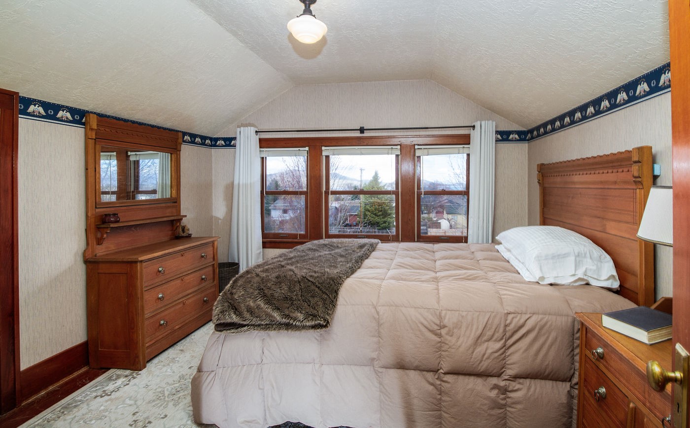 108 16th Avenue E Property Photo 24
