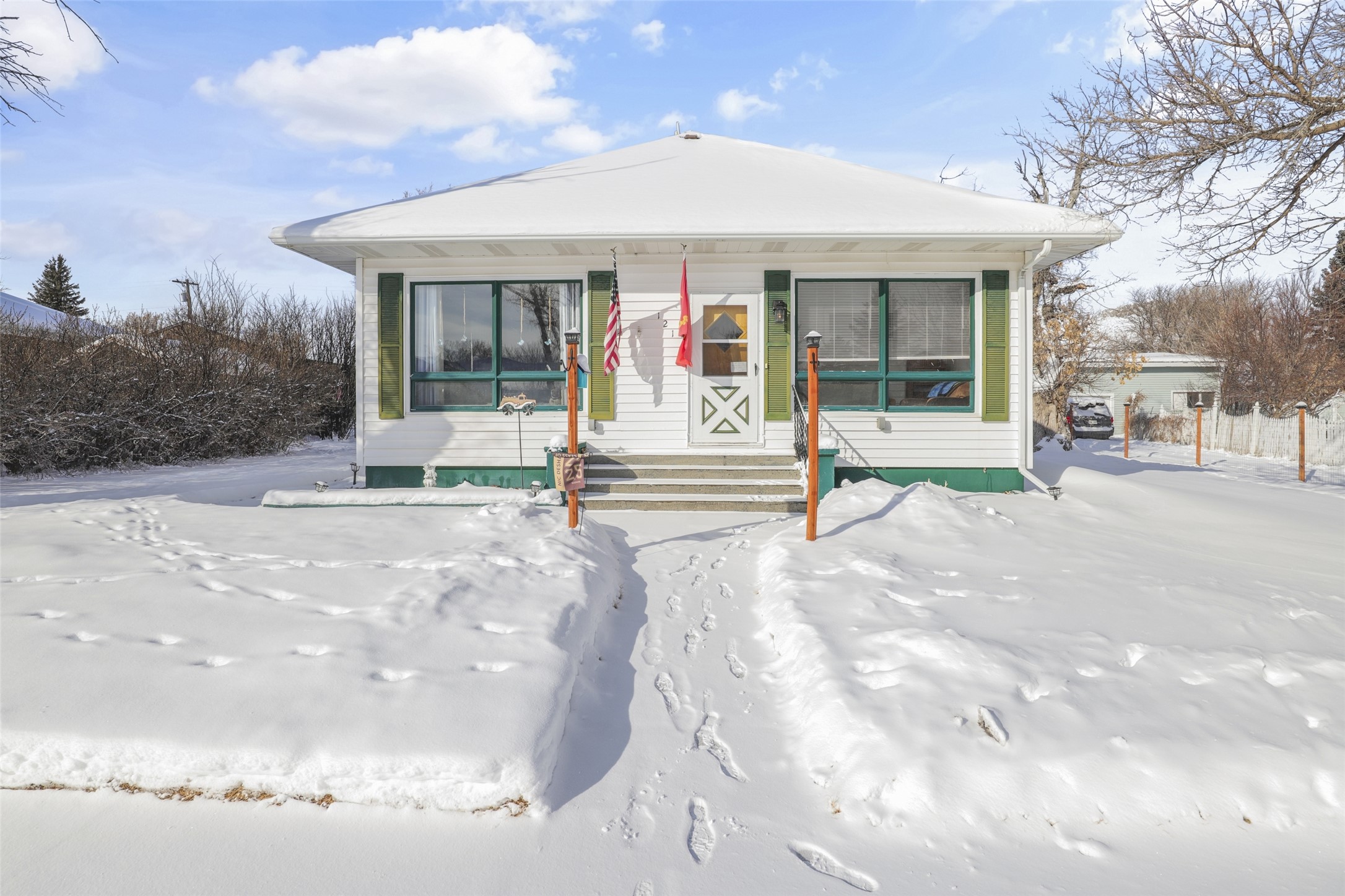 121 2nd Street N Property Photo