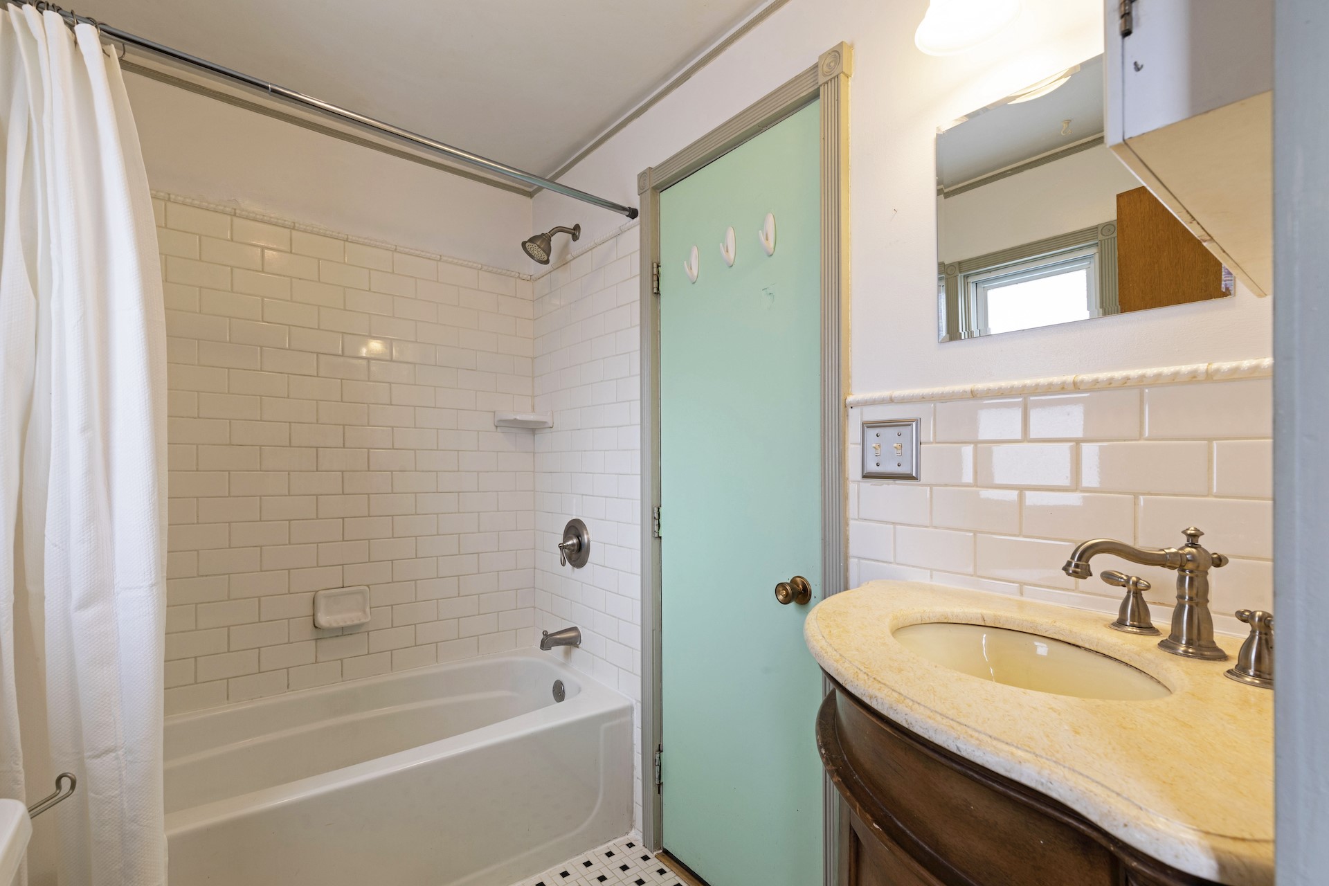 1925 Burlington Avenue Property Photo 18