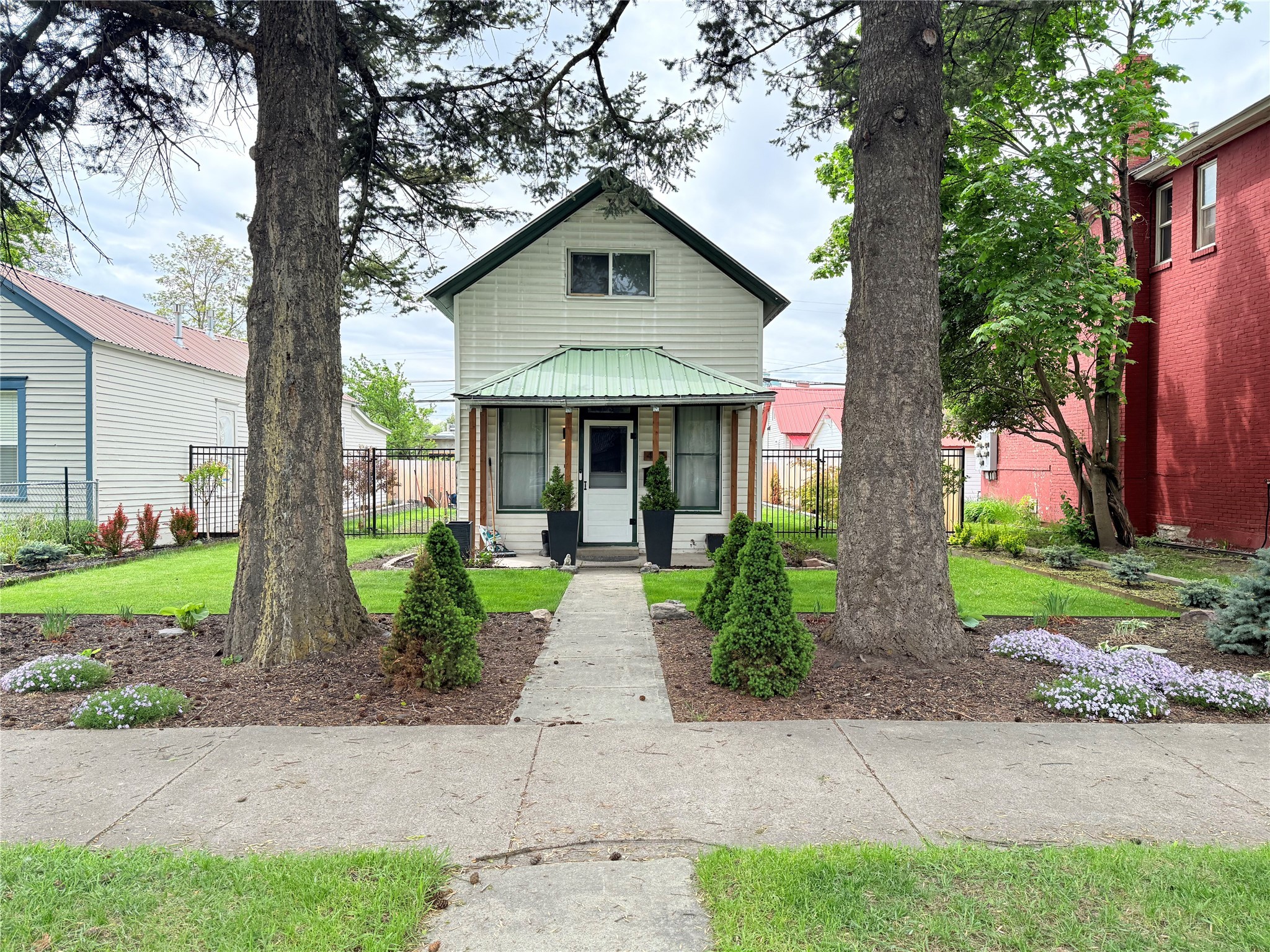 412 2nd Avenue E Property Photo 1