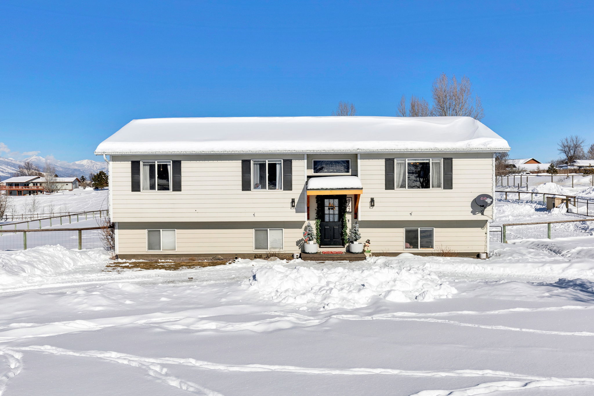 947 Little Joe Lane Property Photo 4